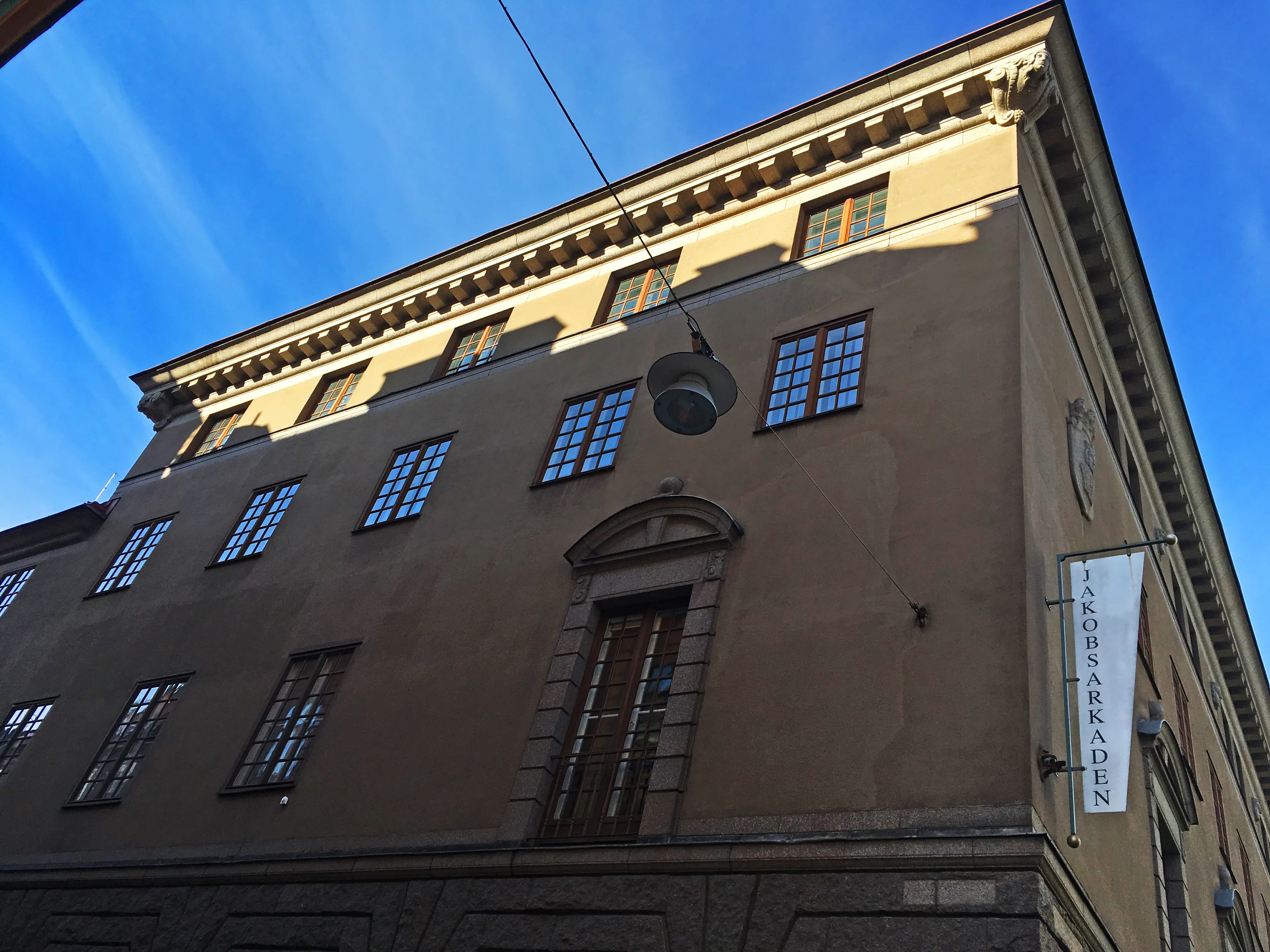 Nordiska handelsbankens fasad mot Jakobsgatan.