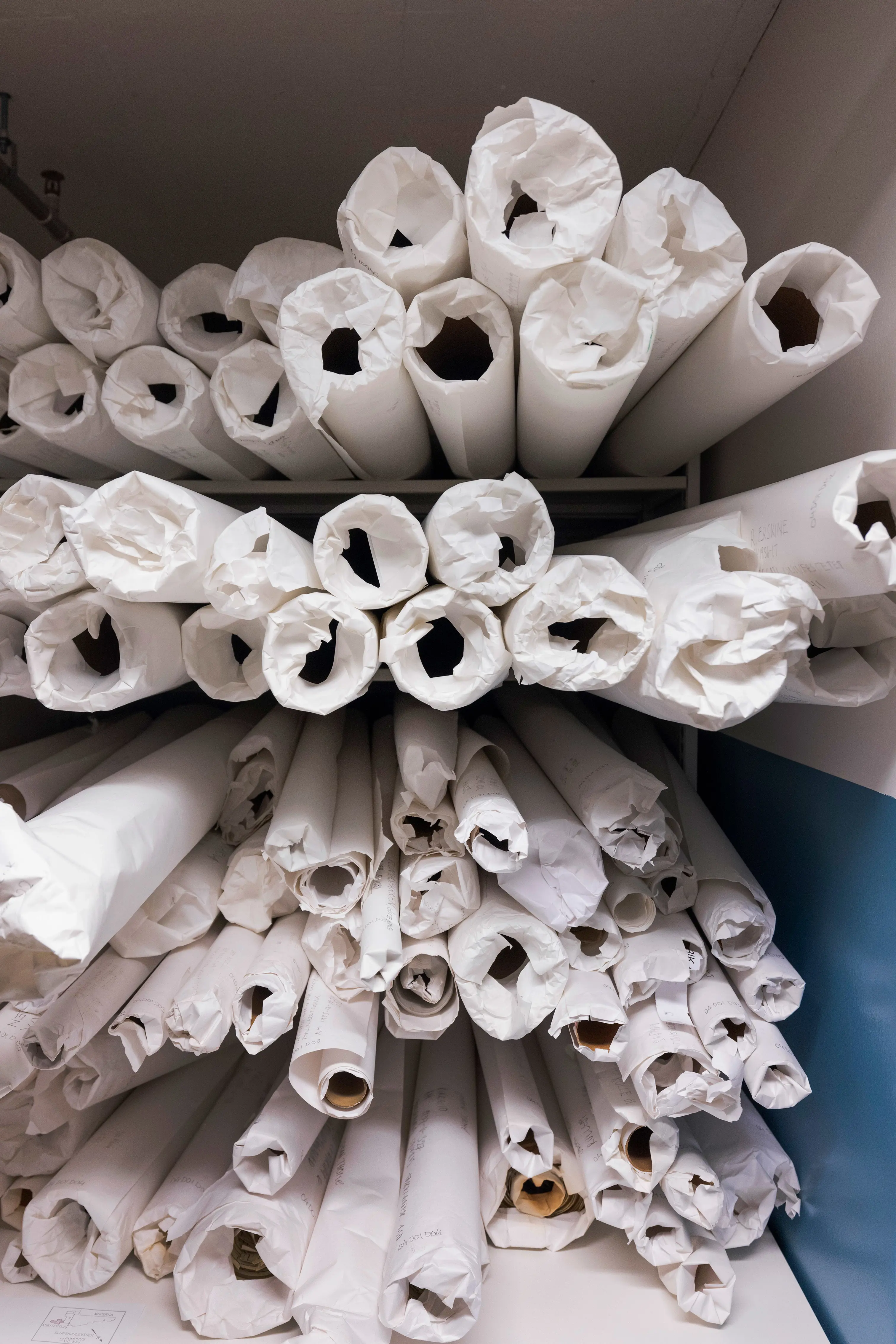 Rullar med ritningar i Arkdes arkiv