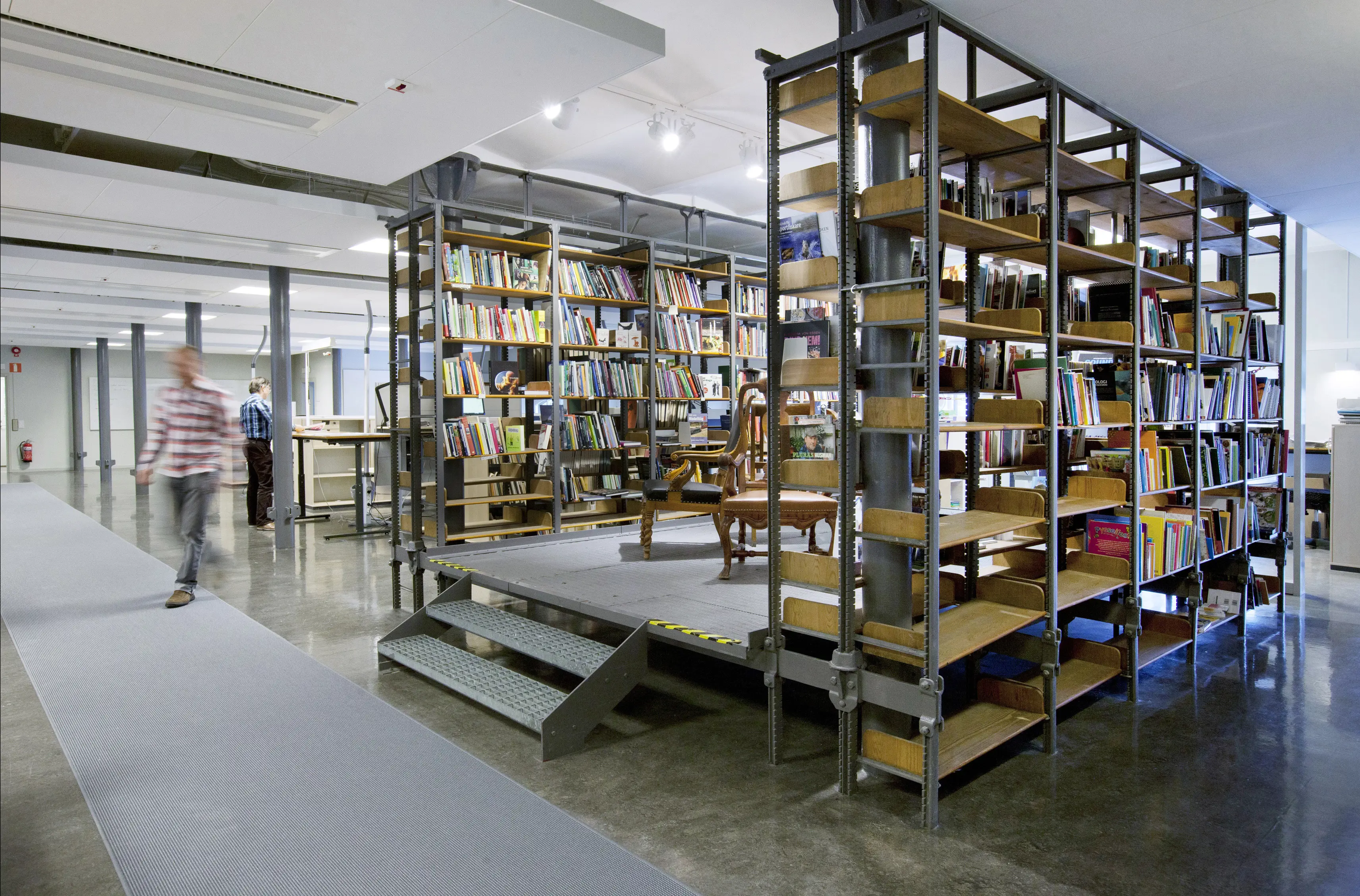 Gamla hyllor i Kungliga biblioteket.