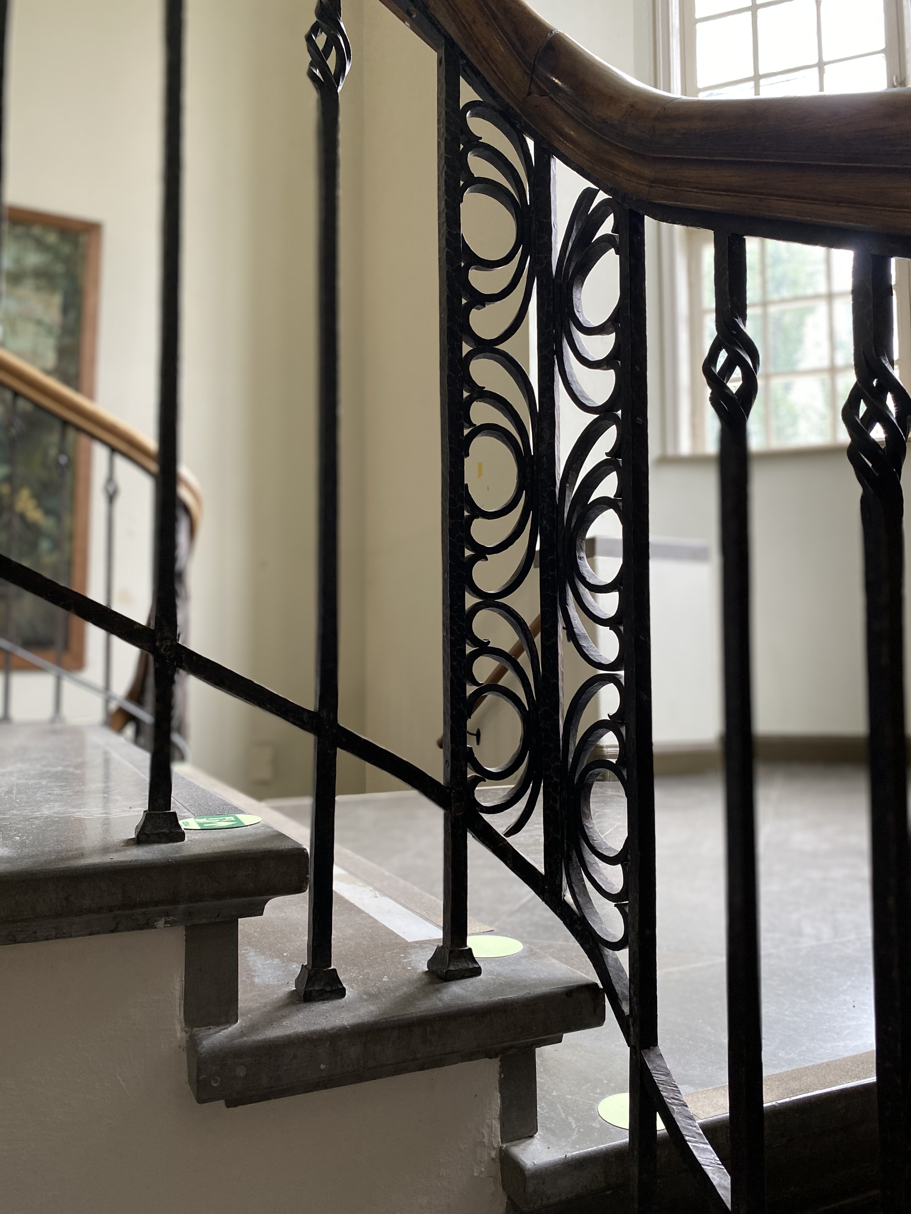 Naturhistoriska, botaniska museet. Detalj av smidesräcket i stora trapphallen.