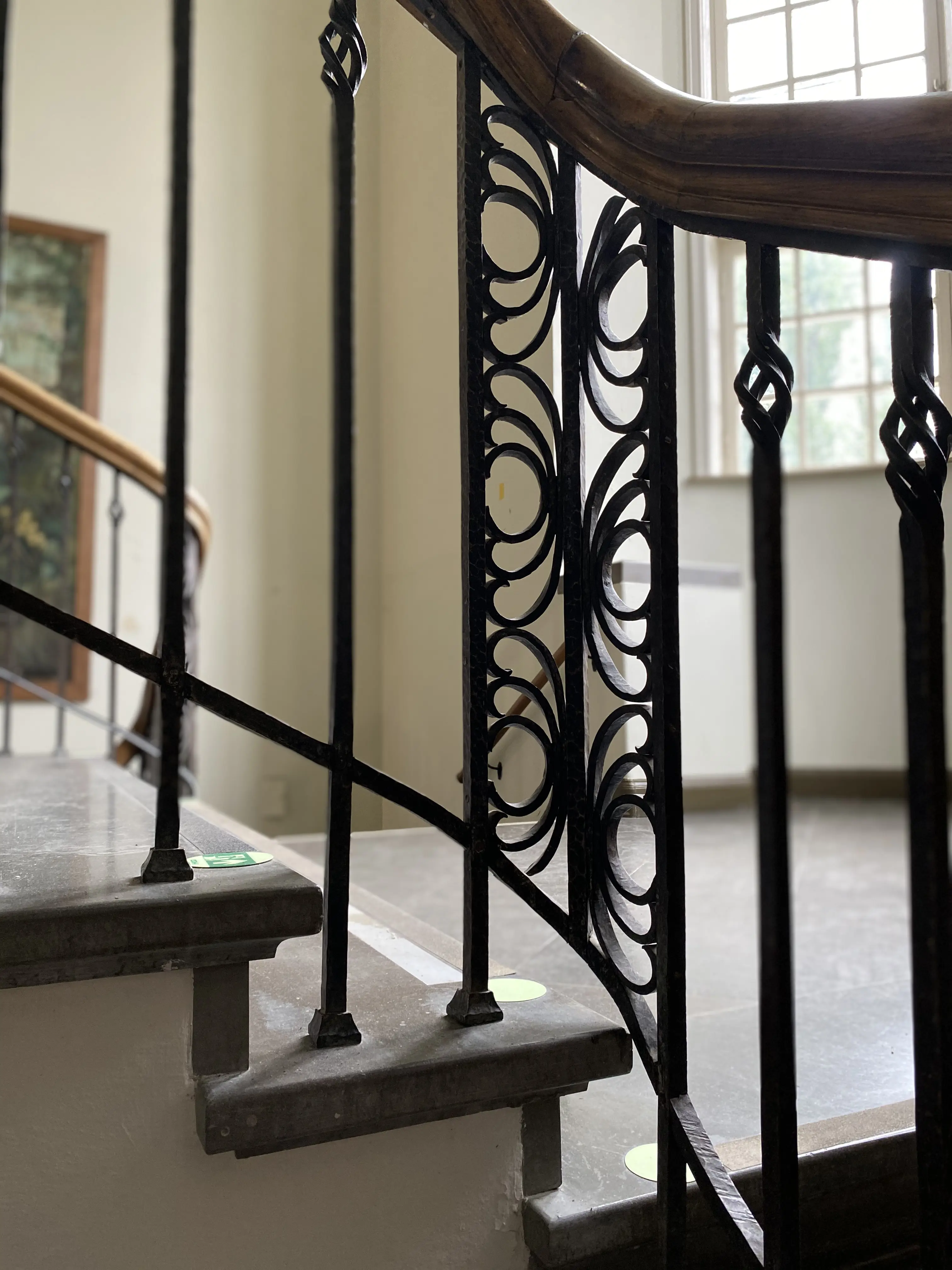 Naturhistoriska, botaniska museet. Detalj av smidesräcket i stora trapphallen.