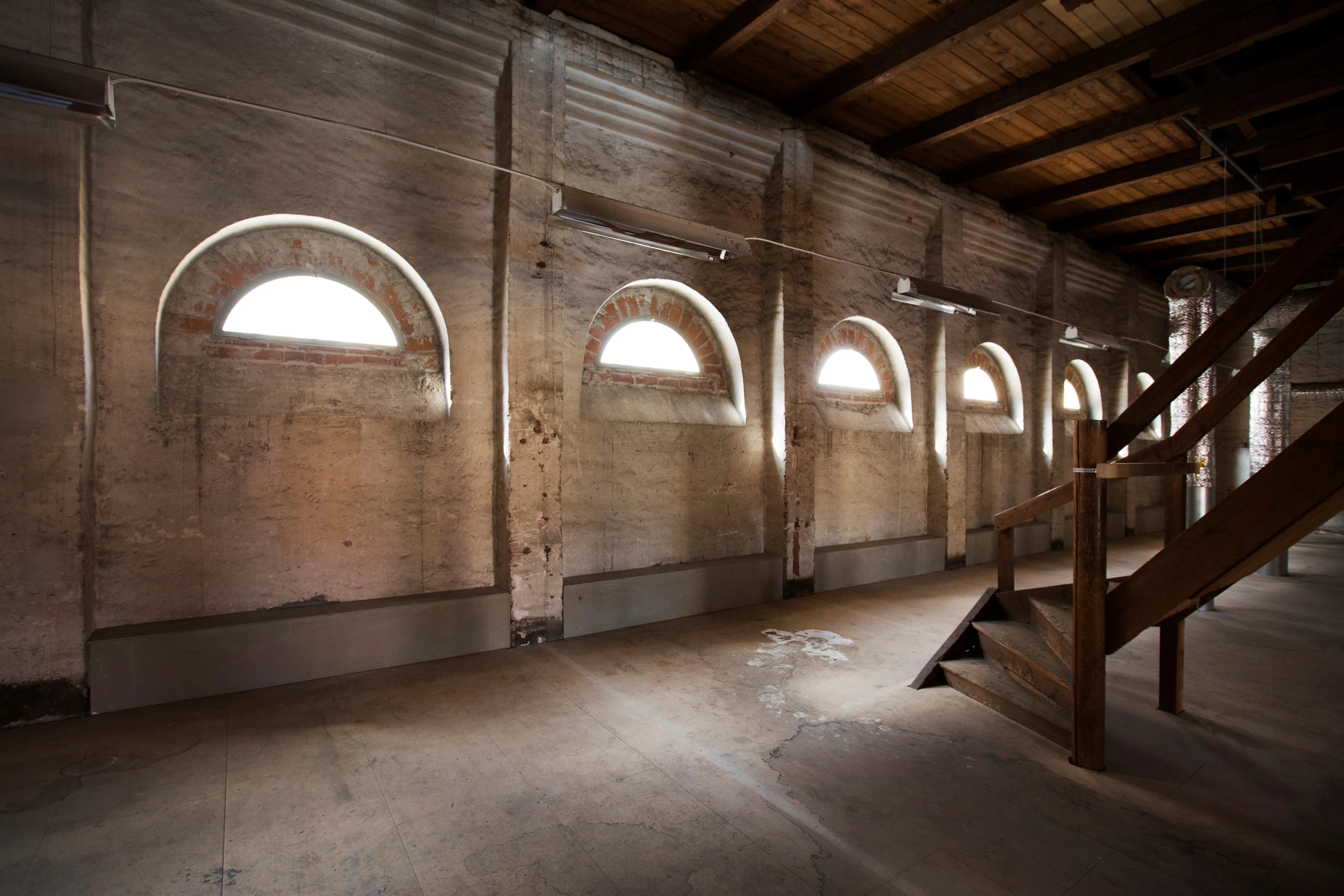 Interiör, Västra stallet i kvarteret Krubban före ombyggnad och restaurering.