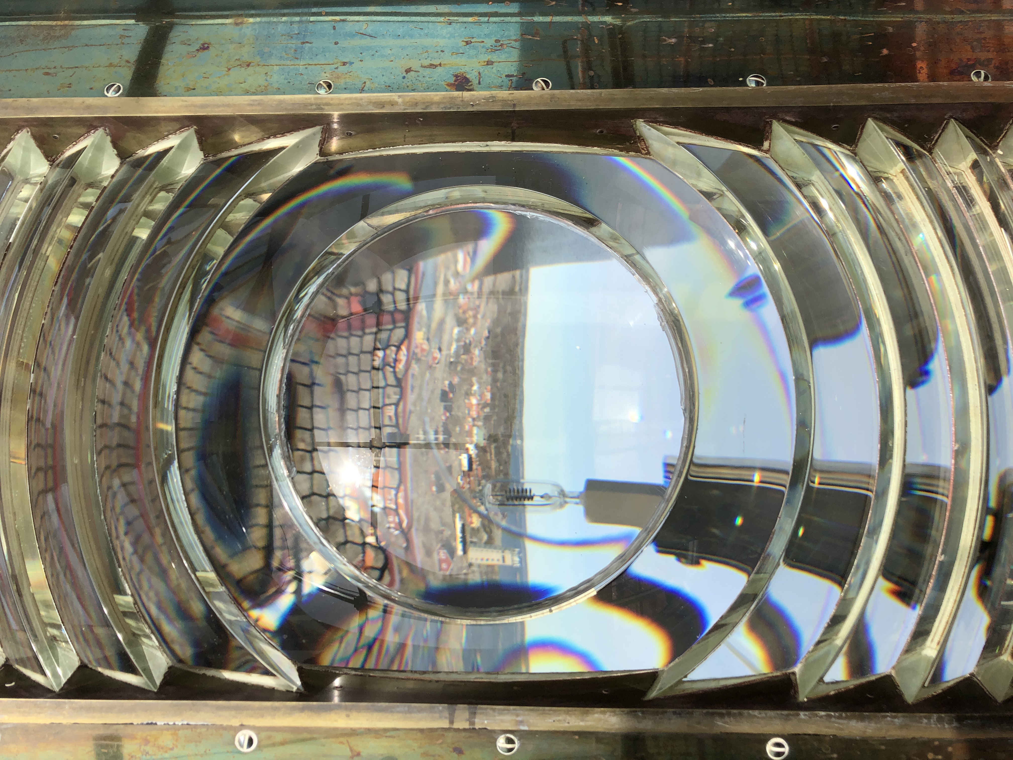 Landsorts fyr. Närbild på Fresnel-linsen i lanterninen.