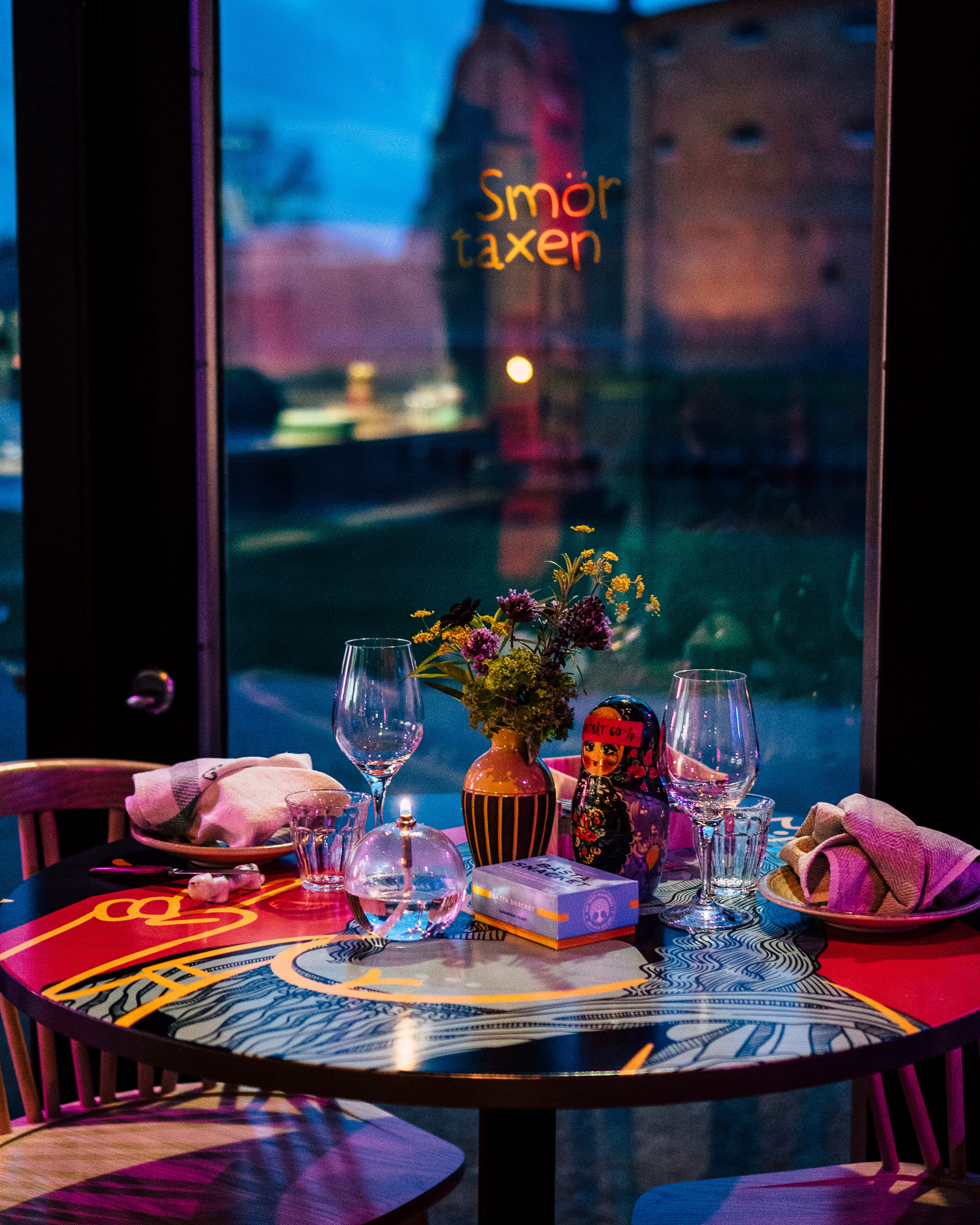 Dukat bord i restaurang Smörtaxen