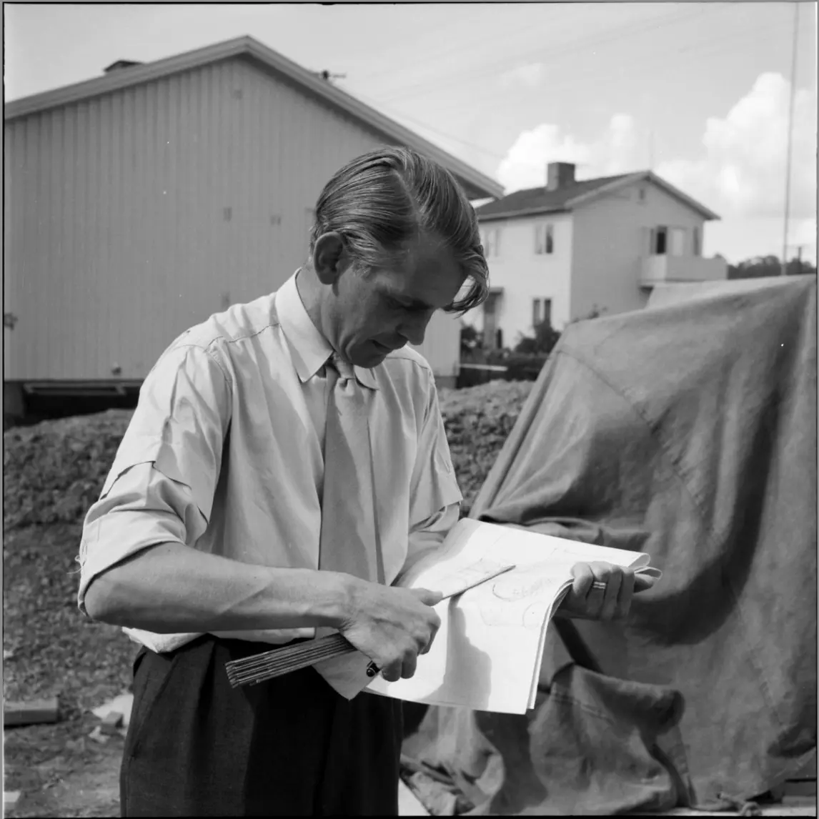 Walter Bauer i arbetet med Skönstaholm 1954.