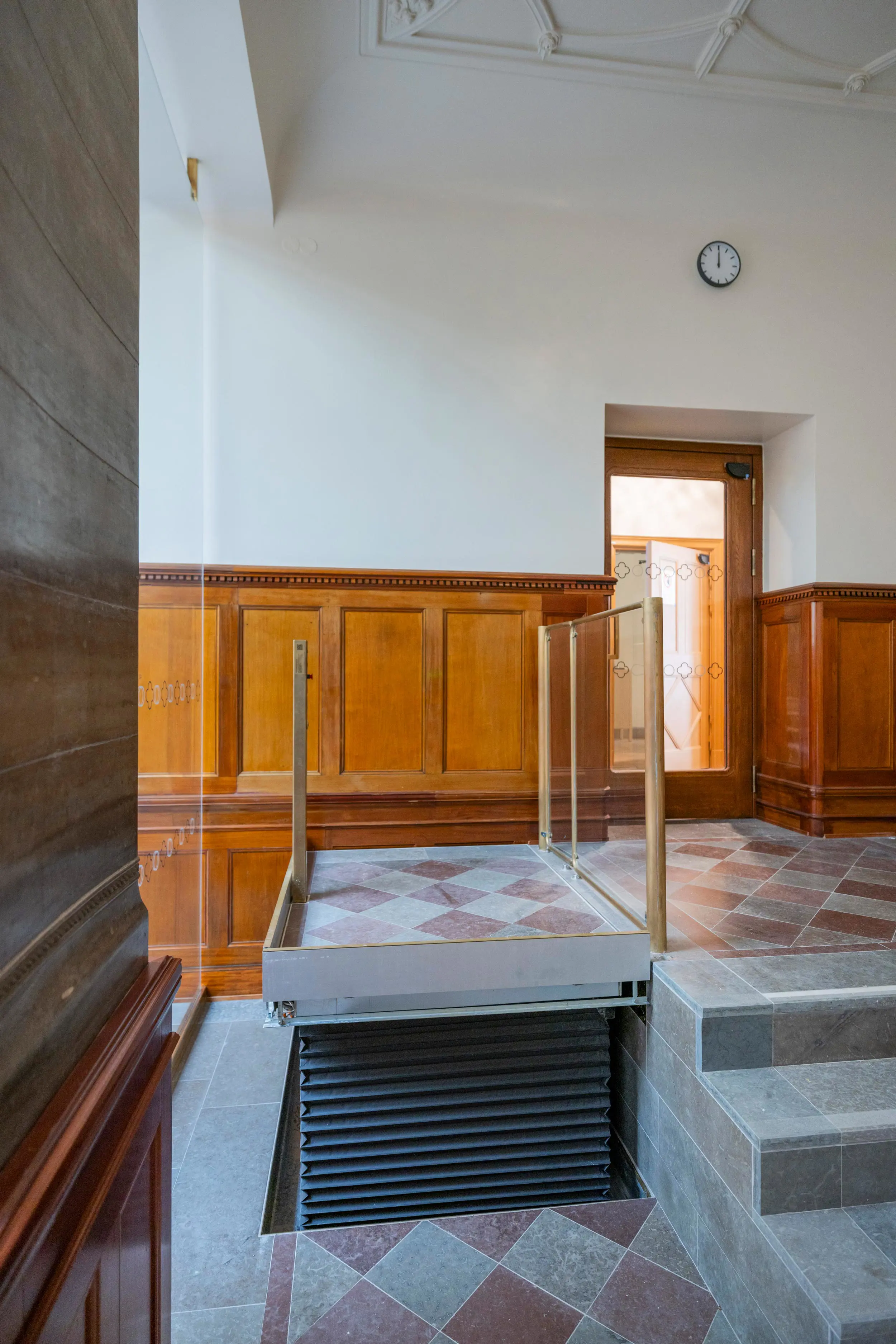 Hissbord för ökad tillgänglighet till Rosenbad