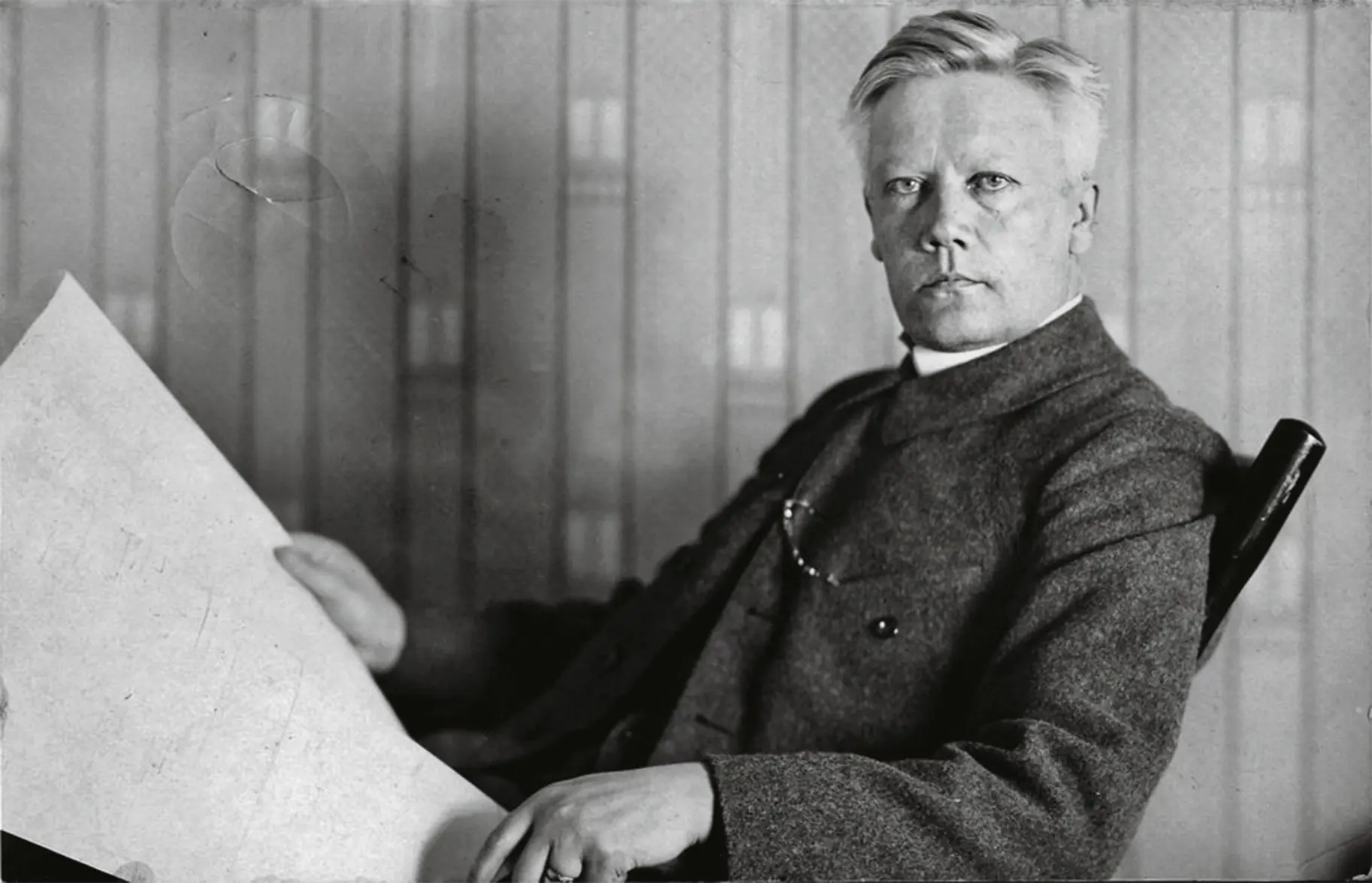 Herman Lundborg sittande.