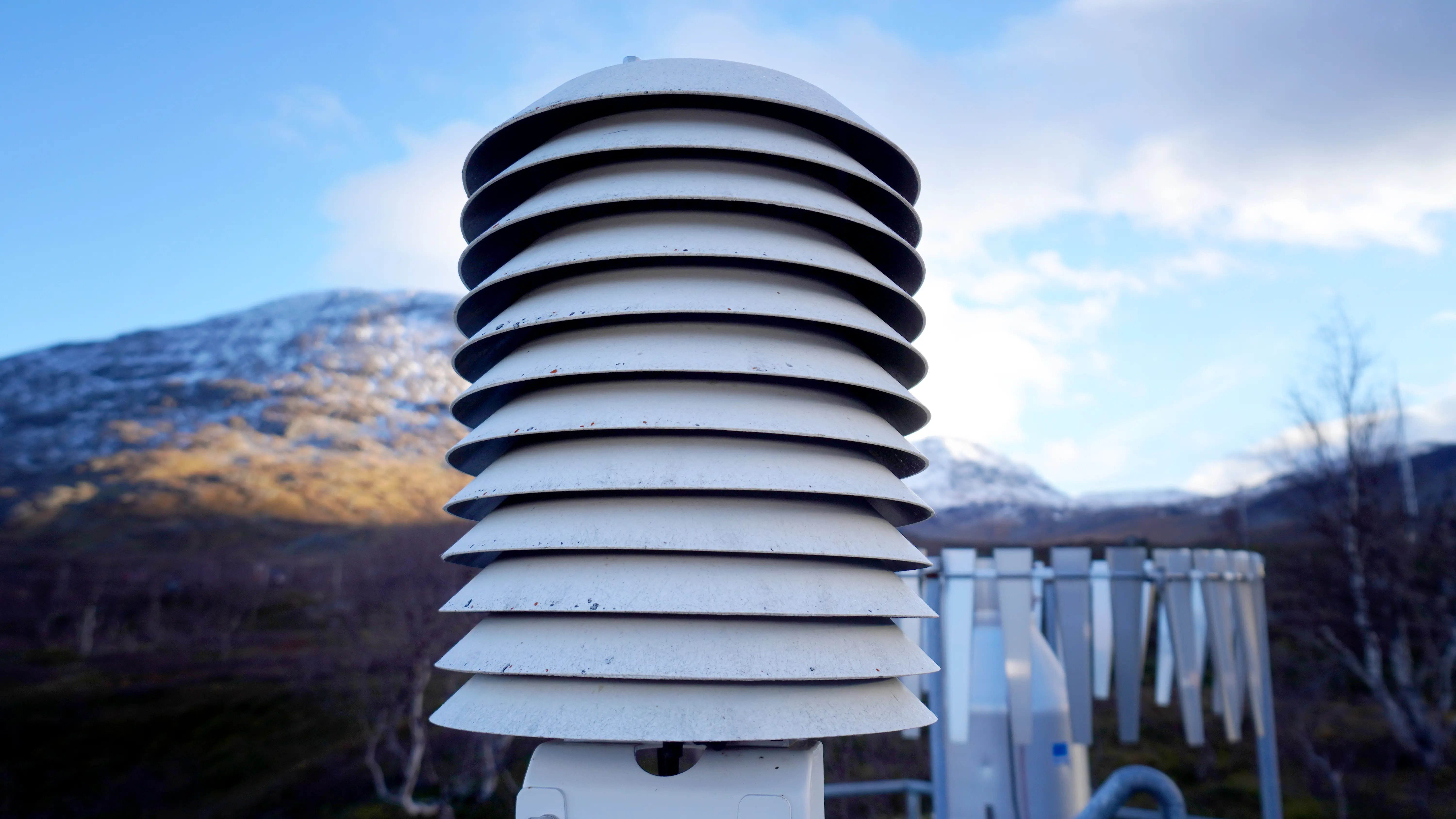 Ett mätinstrument i metall som ser ut som rundlar som ligger ovanpå varandra.