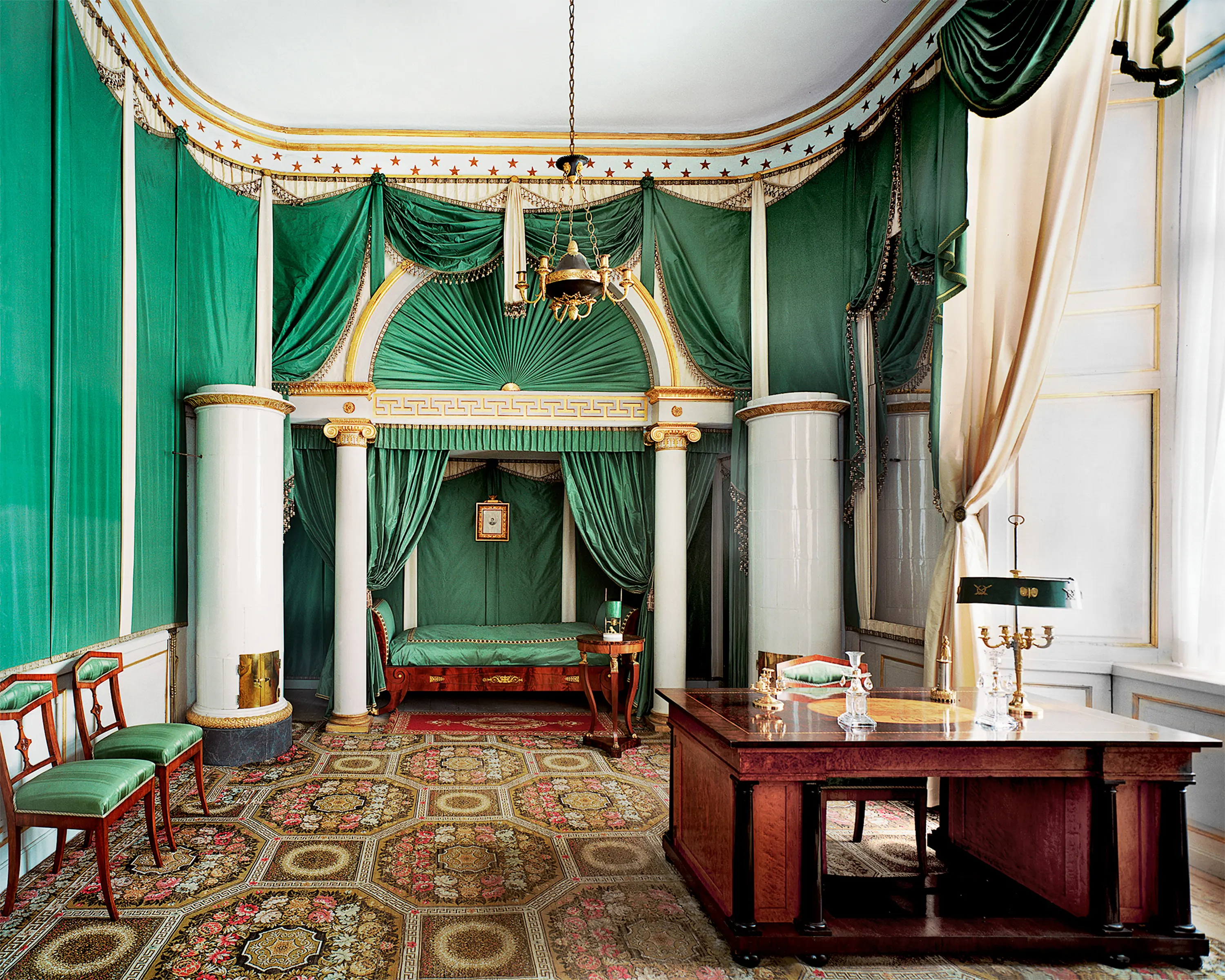 Empiretak i Karl XIV Johans sovrum på Rosersbergs slott