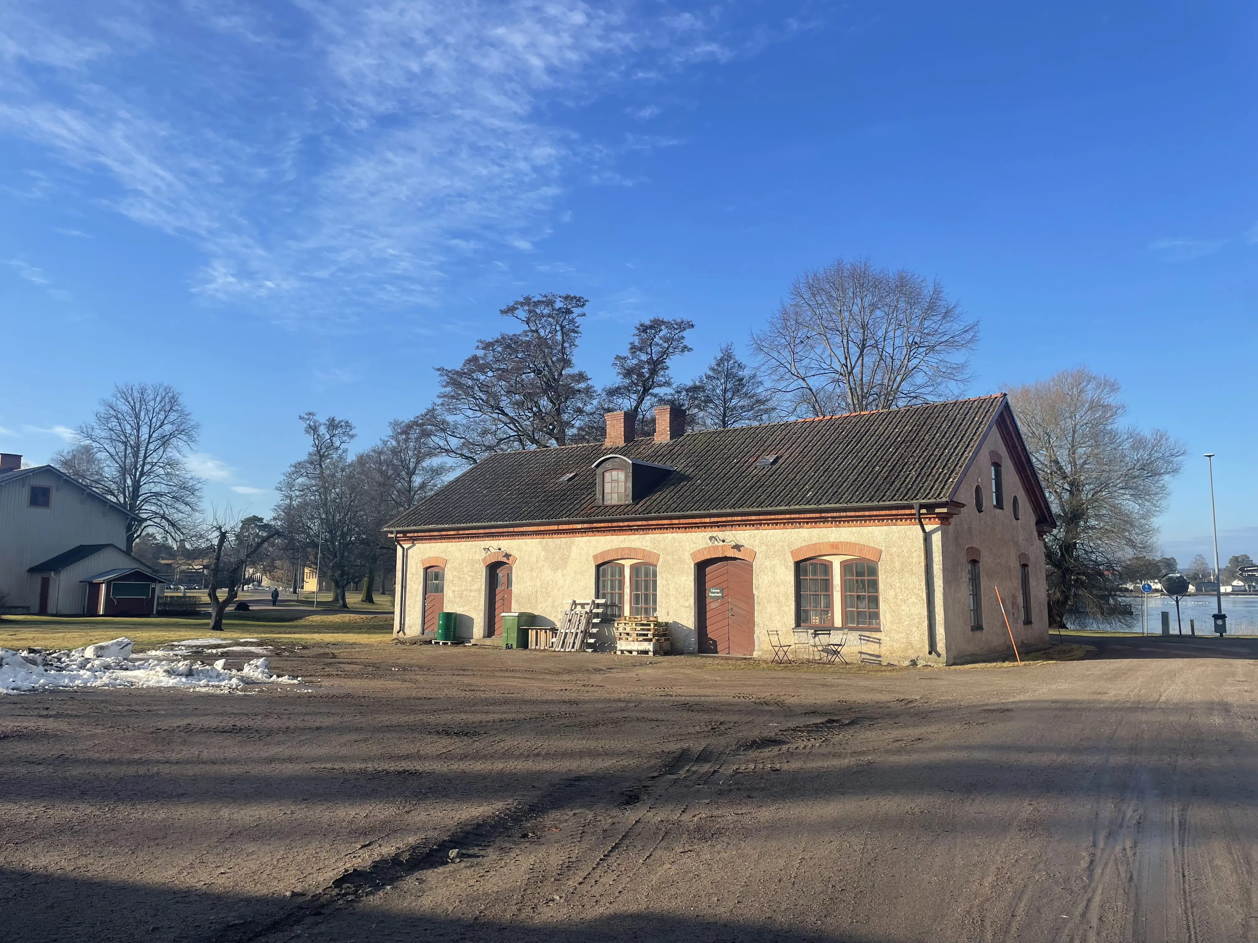 Smedjan sett från gården