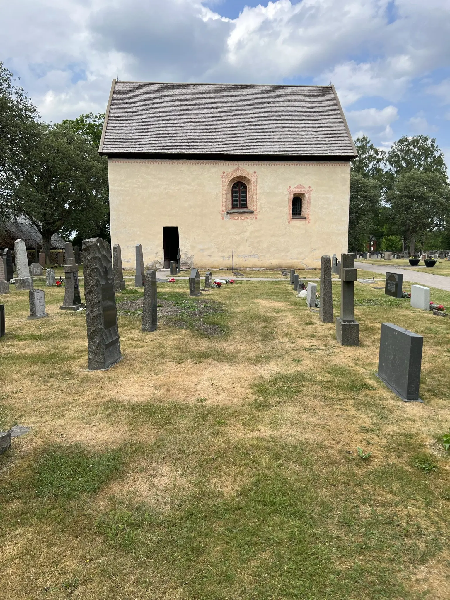 Dädesjö gamla kyrka, långsidan.