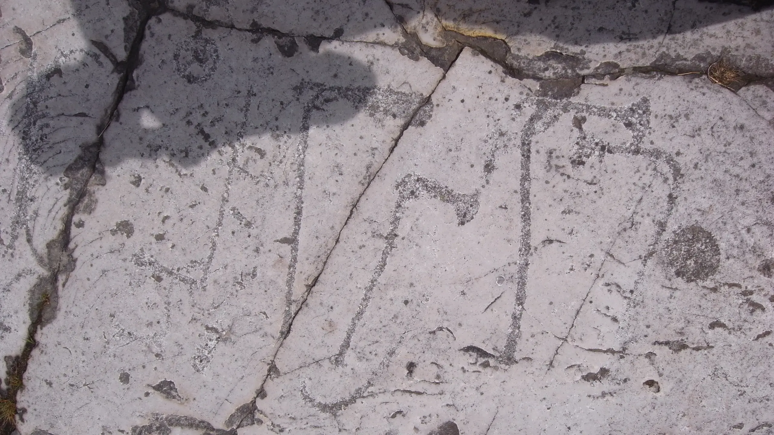 Hällristningar föreställande yxor.