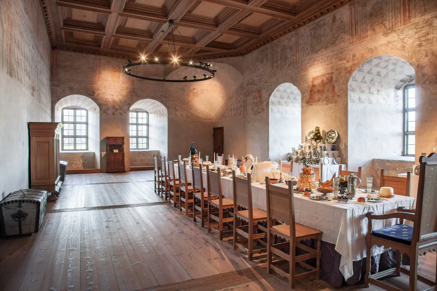 Grå salen , Kalmar slott med dukat matbord.