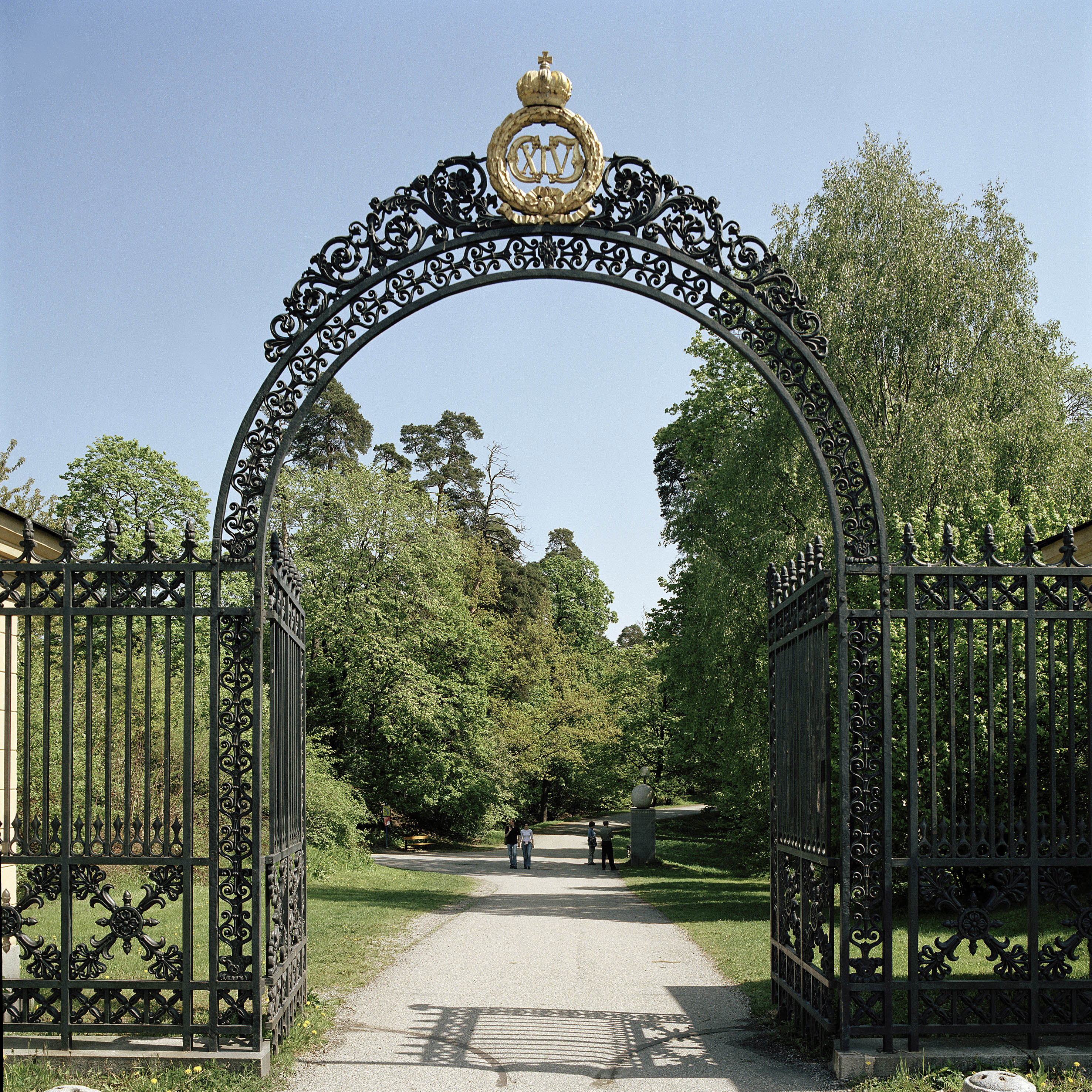 Port in till Haga slottspark.Å