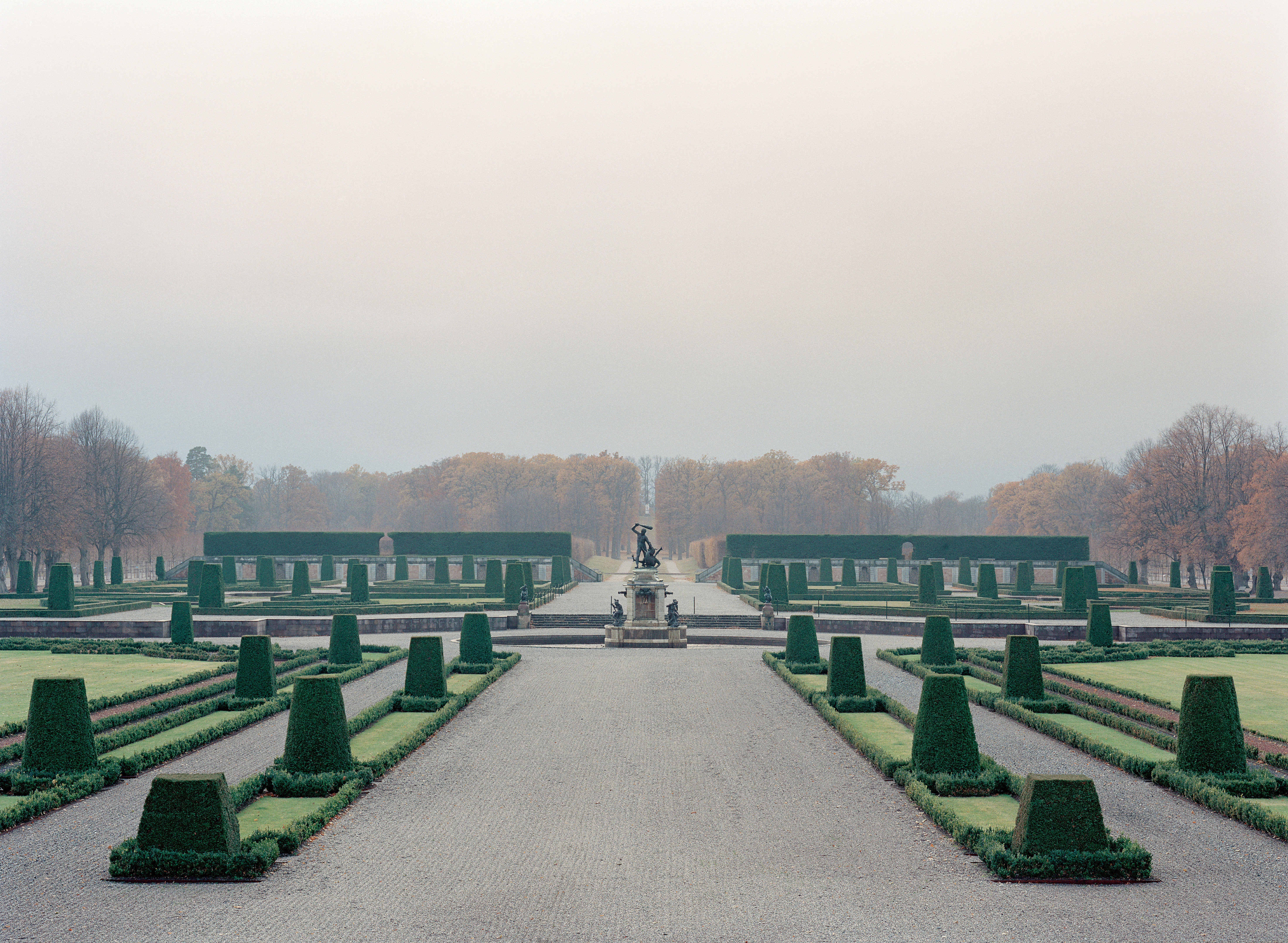 Barock-trädgården vid Drottningholms slott. Den består av symmetriska parterrer med form-klippt buxbom och fontäner.