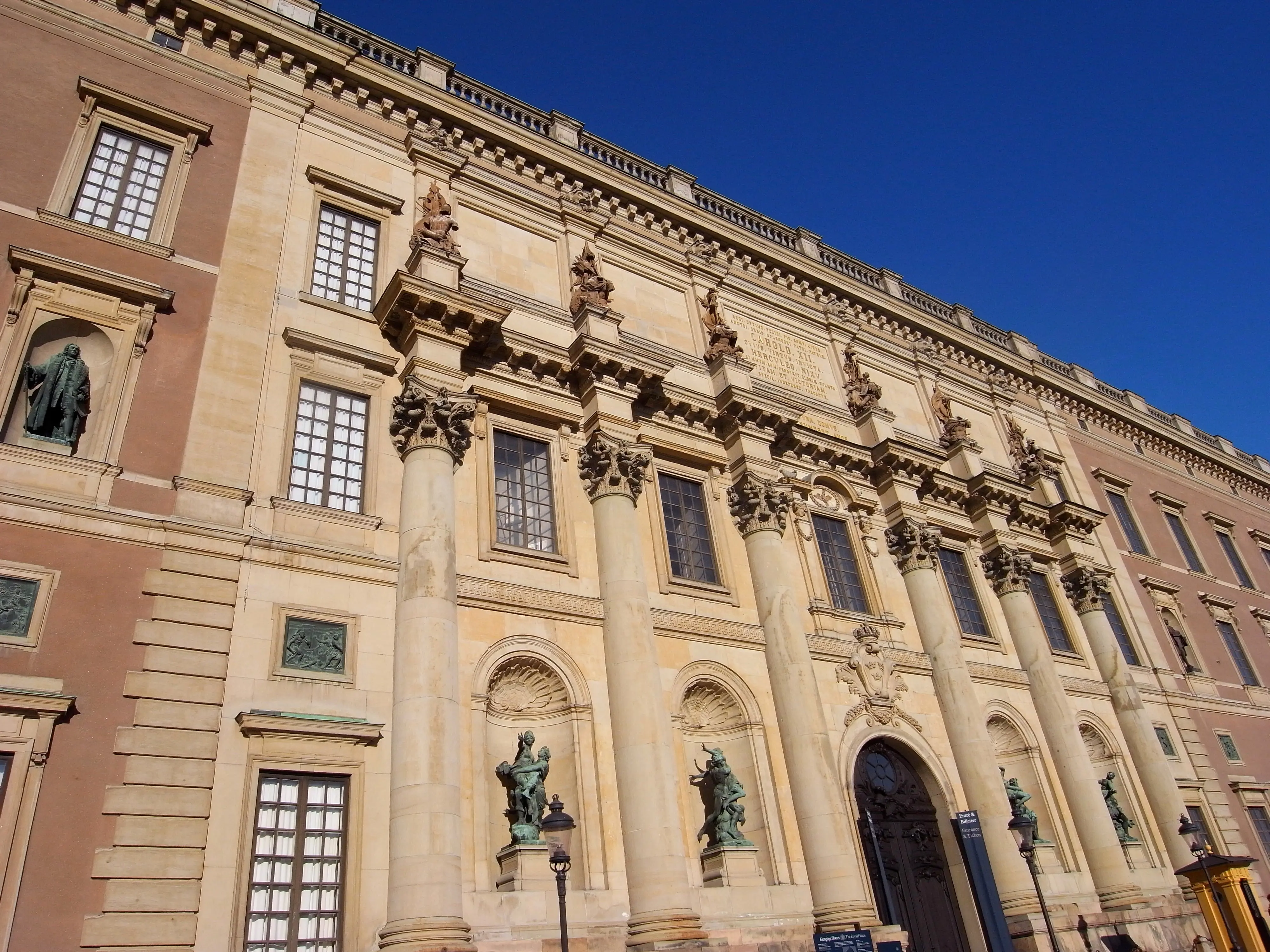 Stockholms slott. Södra fasaden mot Slottsbacken