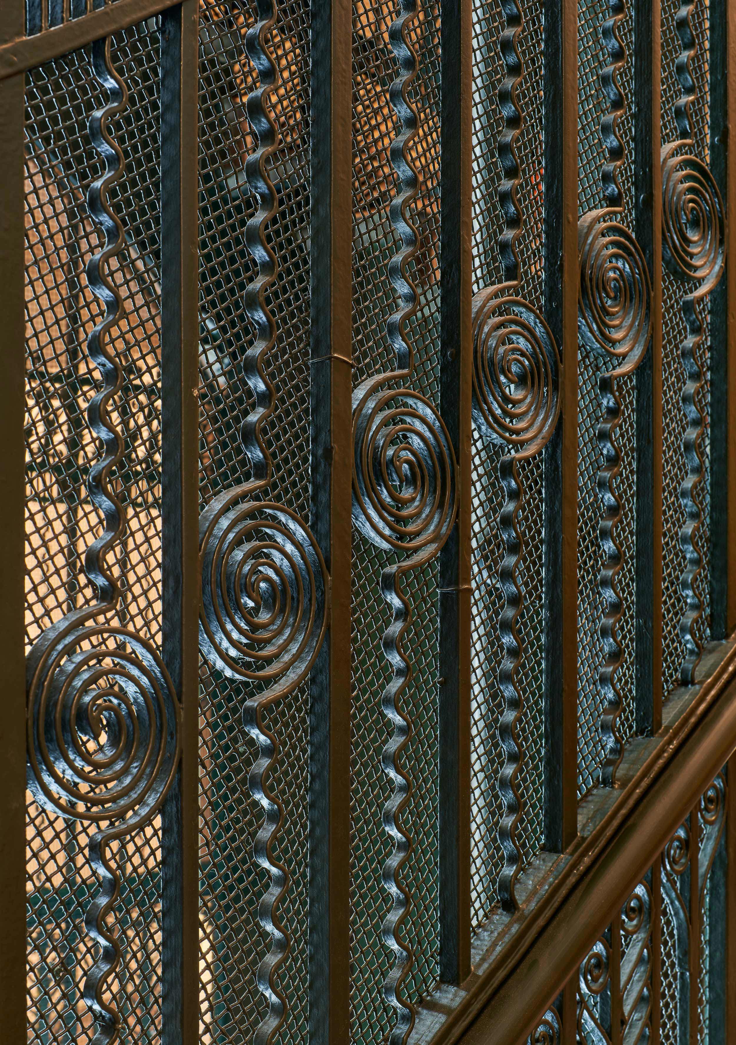 Detalj från gammal hissvägg i Rosenbad