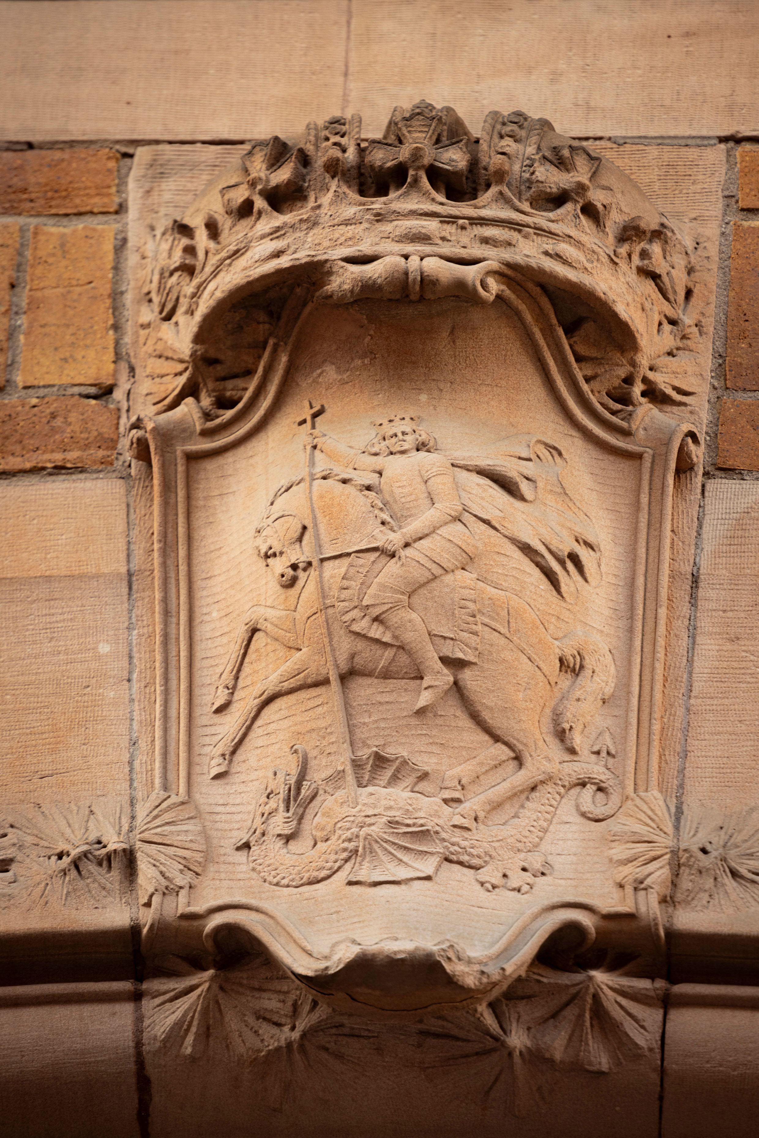 Heraldisk sköld på Centralposthuset - Sankt Göran och Draken