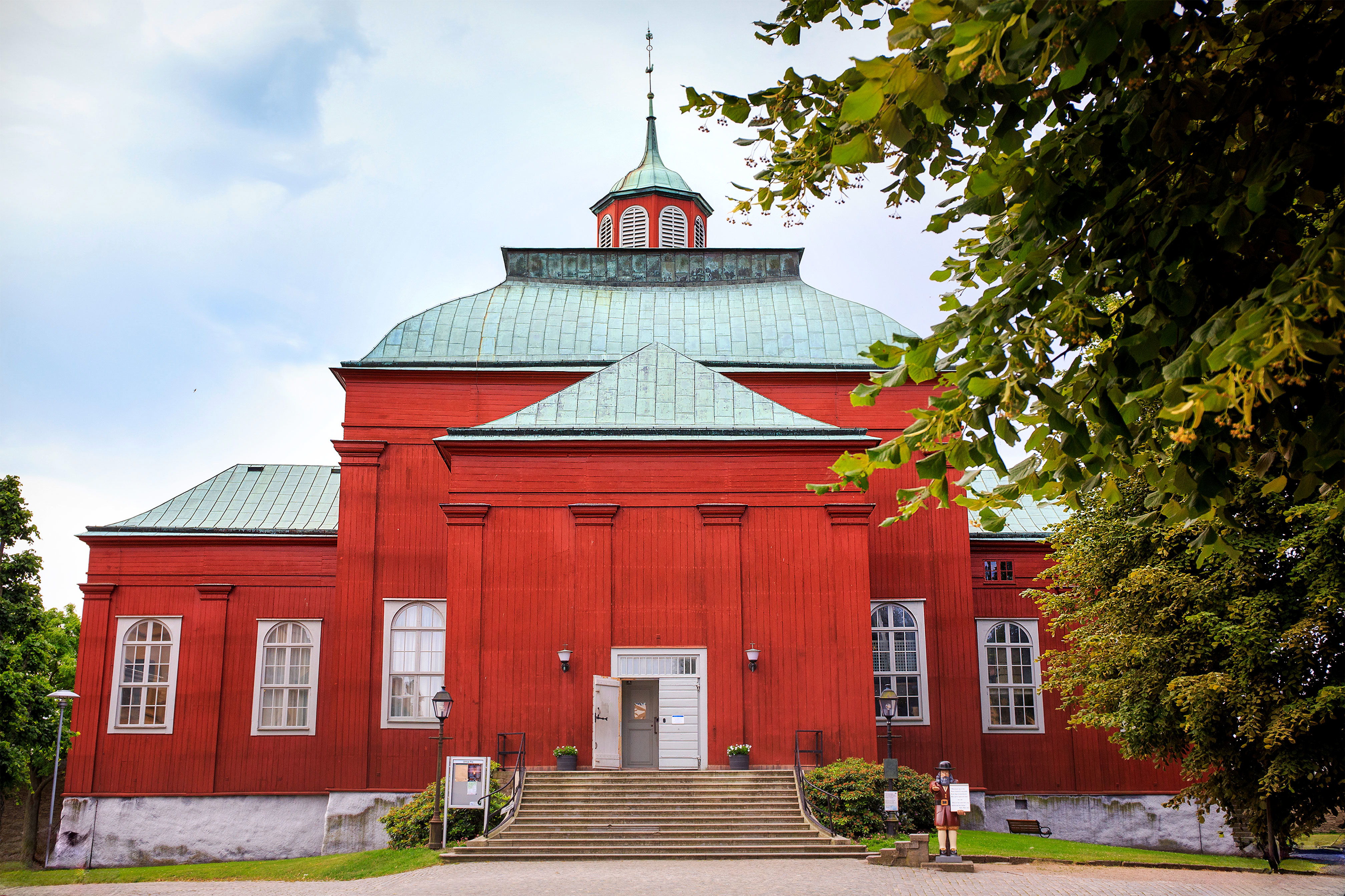 Röd träkyrka