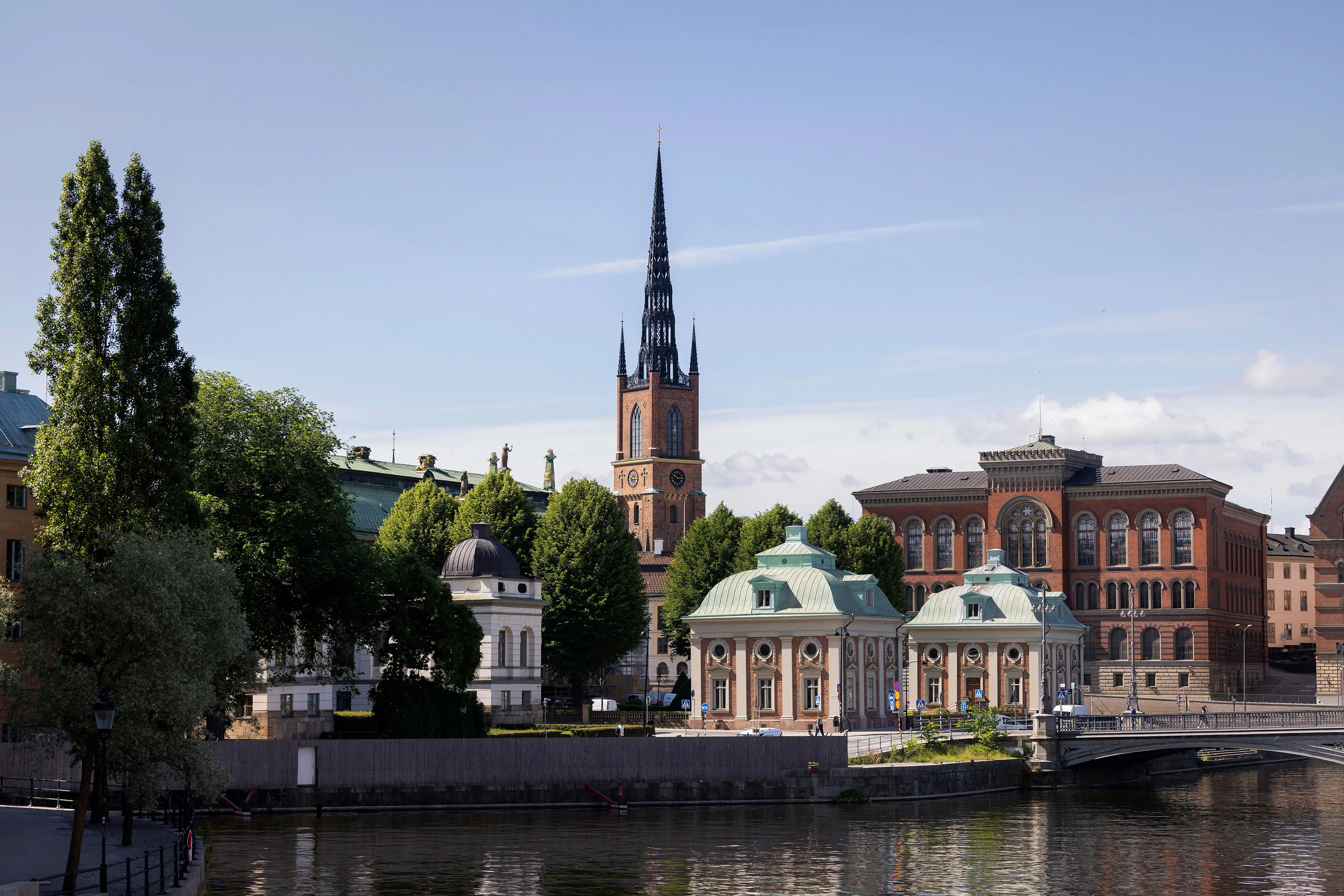 Vy över Riddarholmen med Riddarholmskyrkan i centrum.
