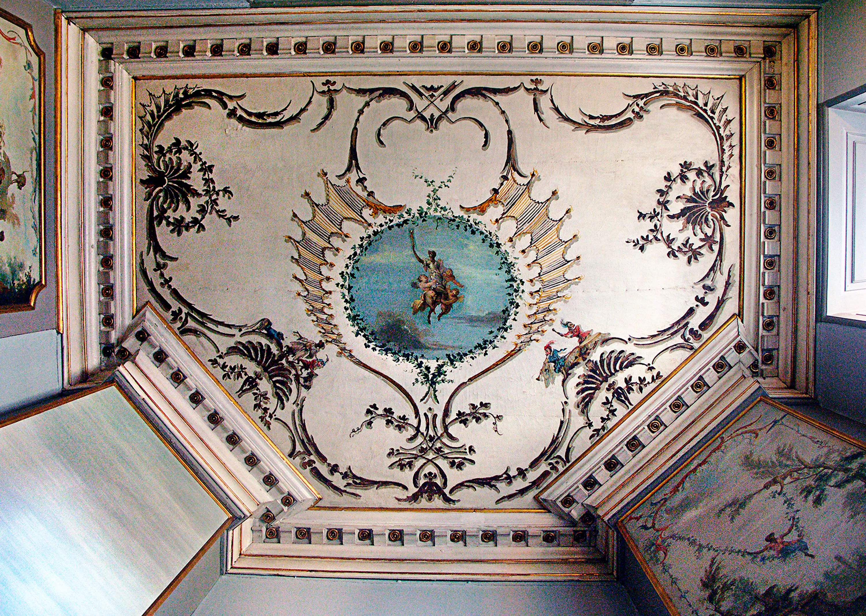 Aprummets rokokotak i Stenbockska palatset.