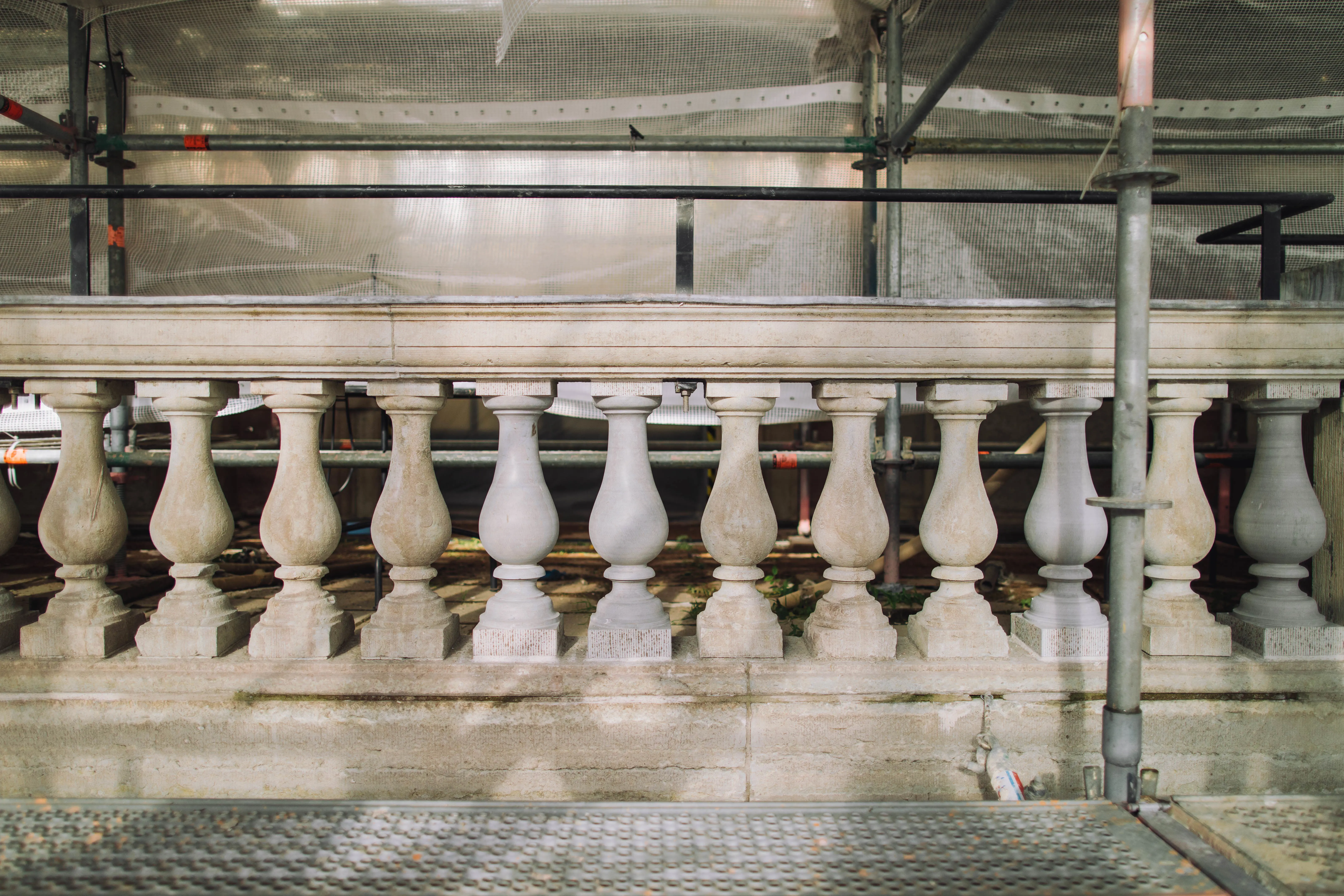 Takbalustrad med nya baluterdockor.