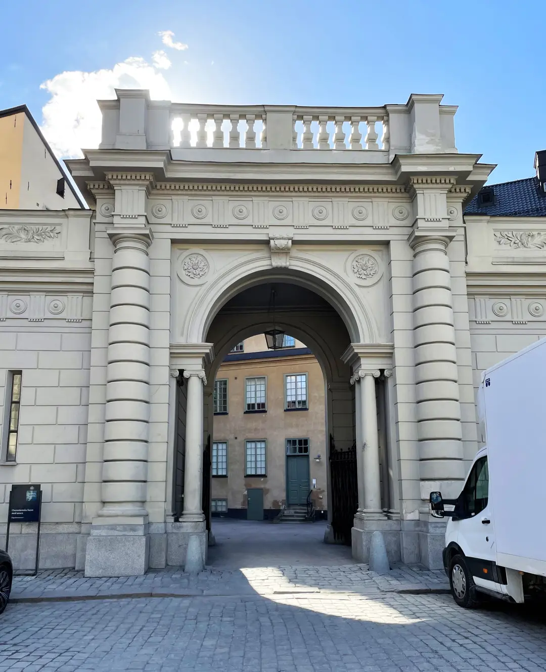Portvalv på Oxenstiernska annexet.