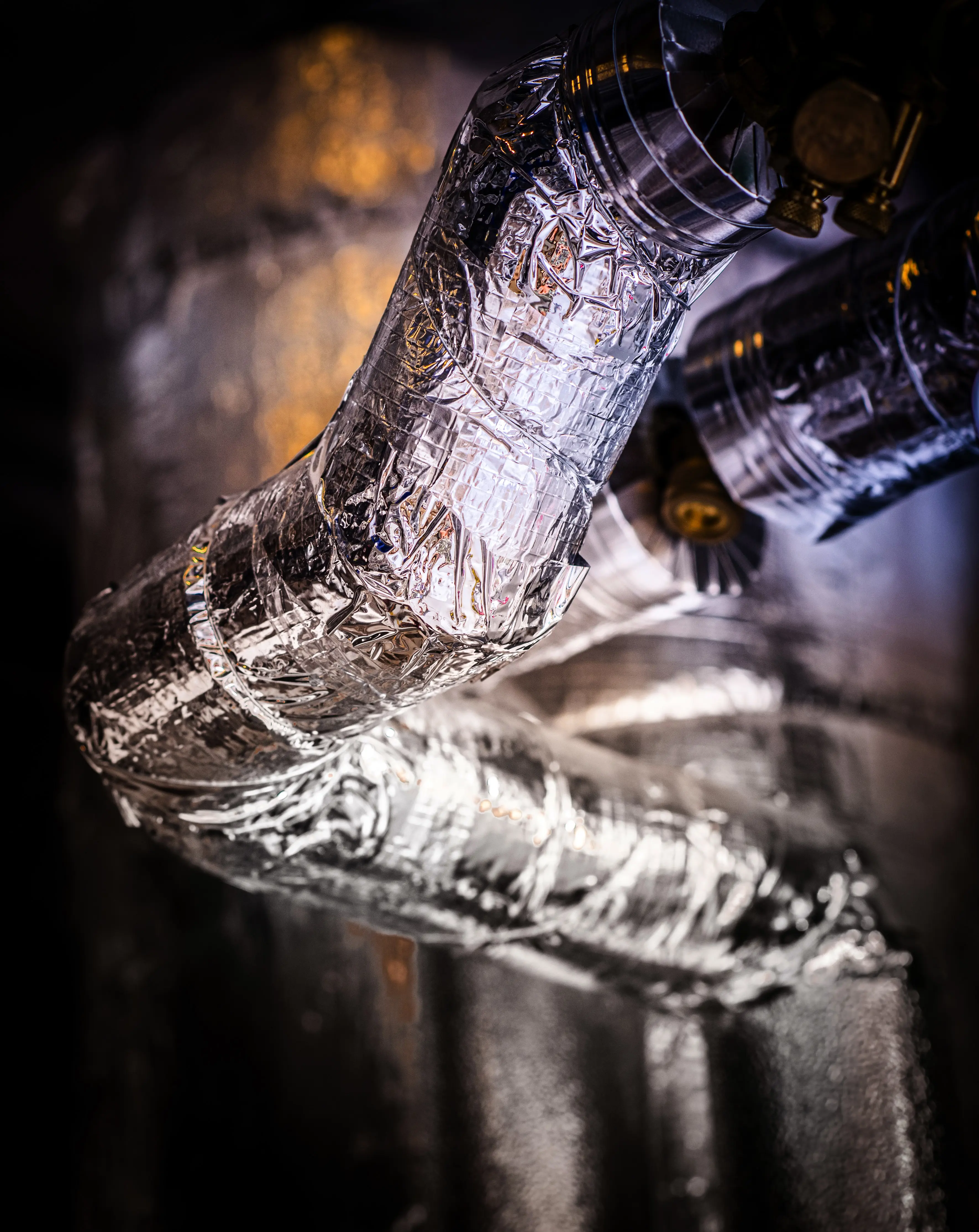 Rör täckte med silveraktigt material