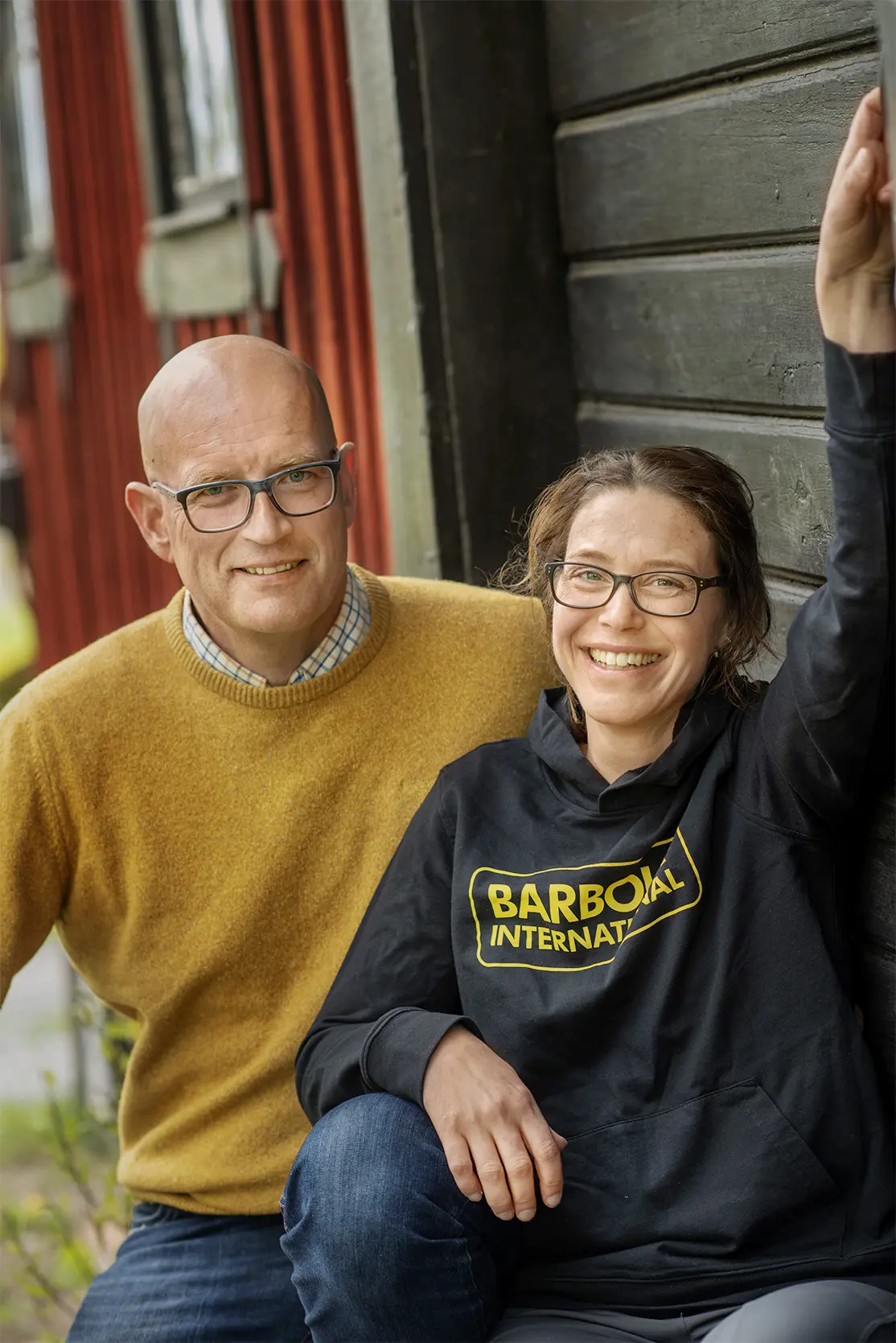 Arrendatorerna Jonas Kullgren och Ida Rehnström tittar in i kameran och ler.