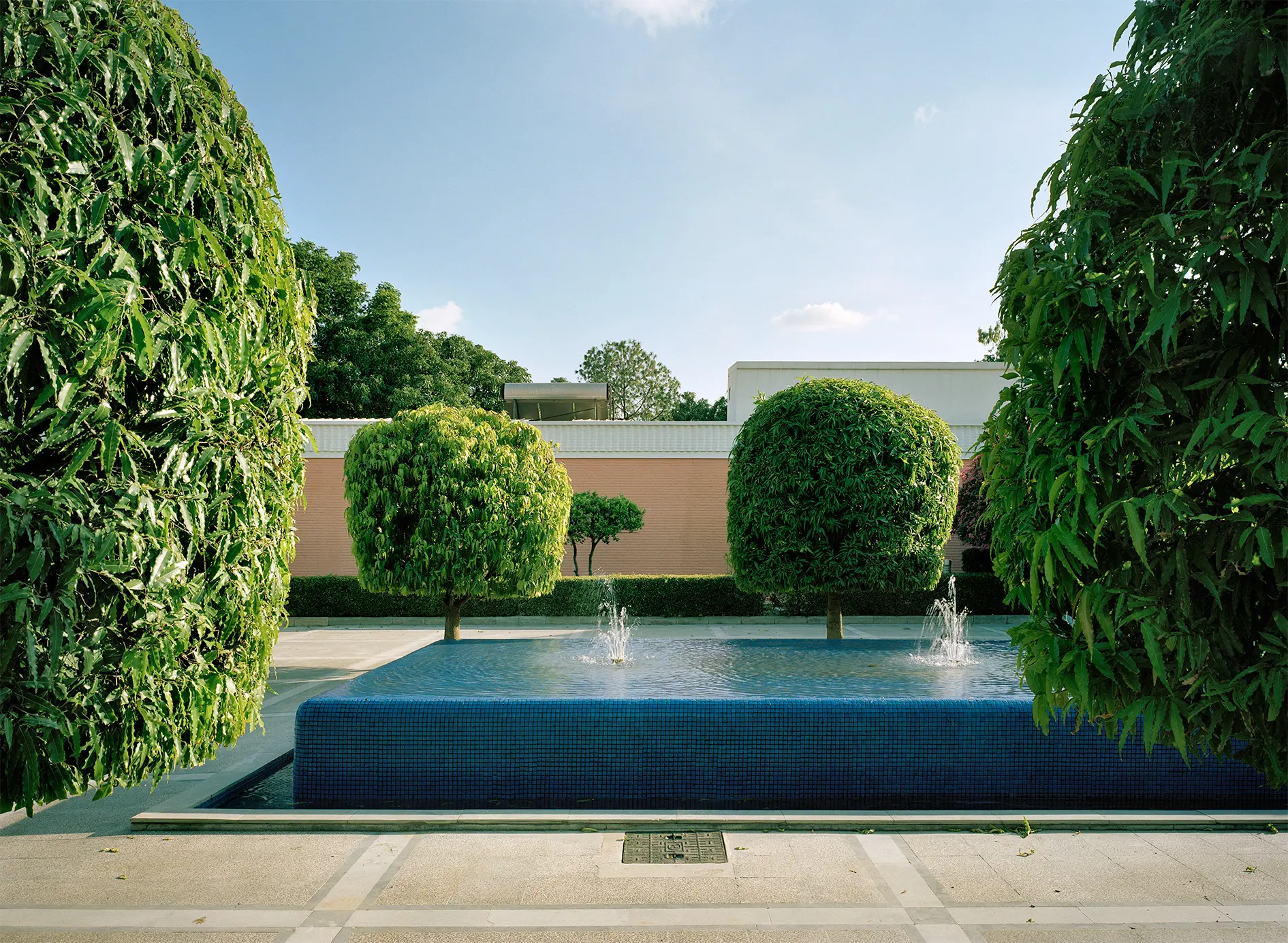 Fontän på innergården till den svenska ambassaden i New Delhi