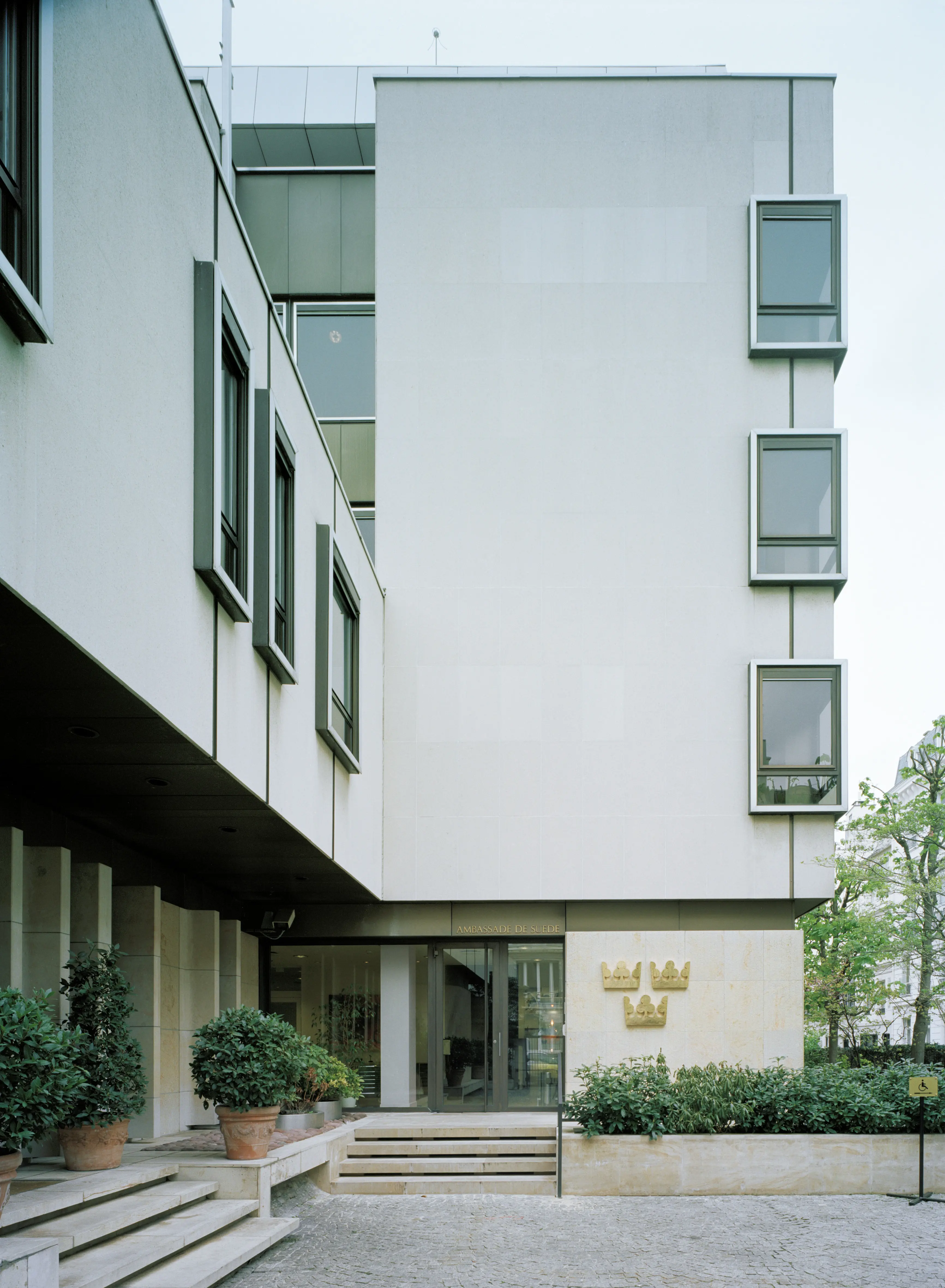 Sveriges ambassadkansli i Paris.