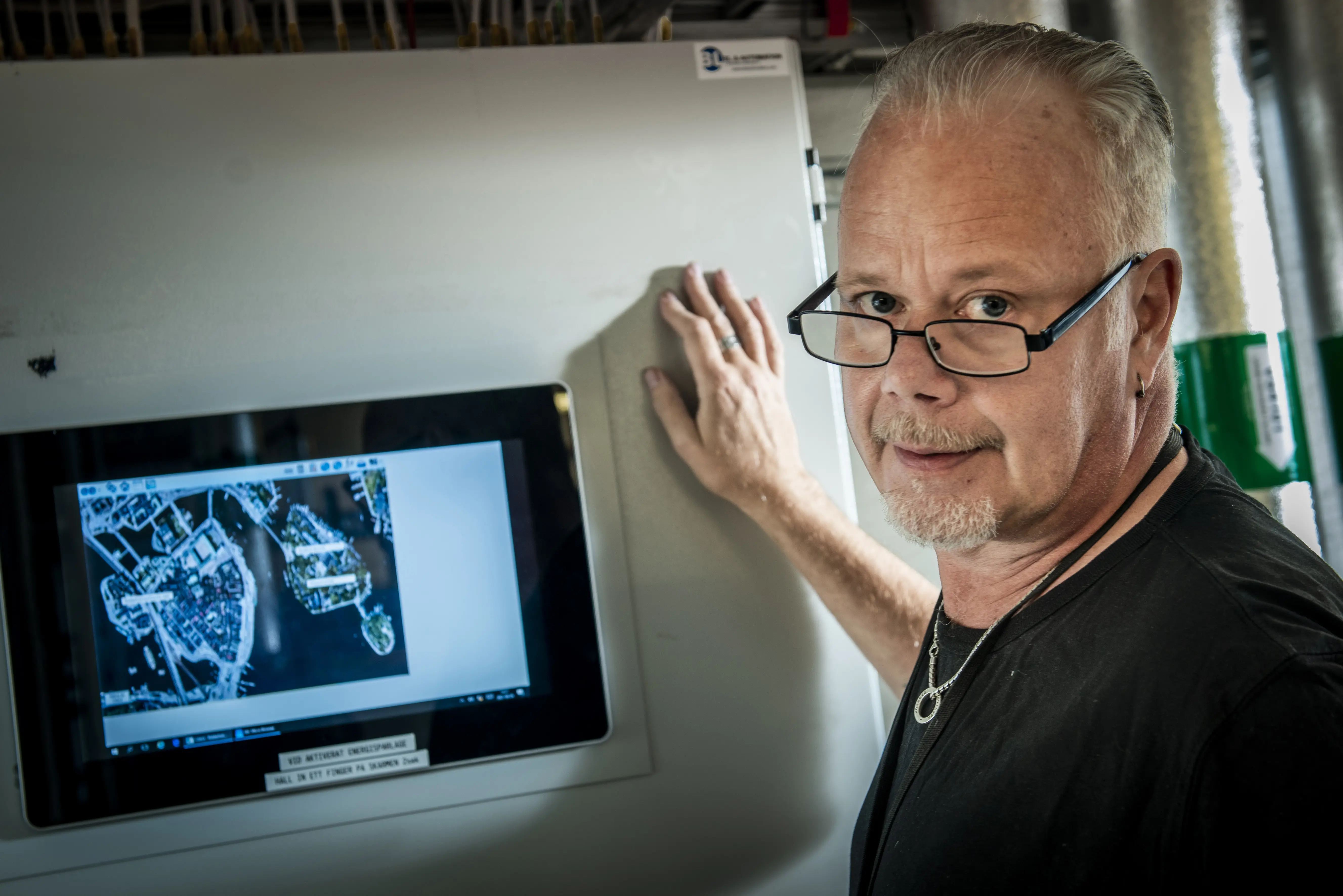 Jan Helsing visar Statens fastighetsverks driftcentral