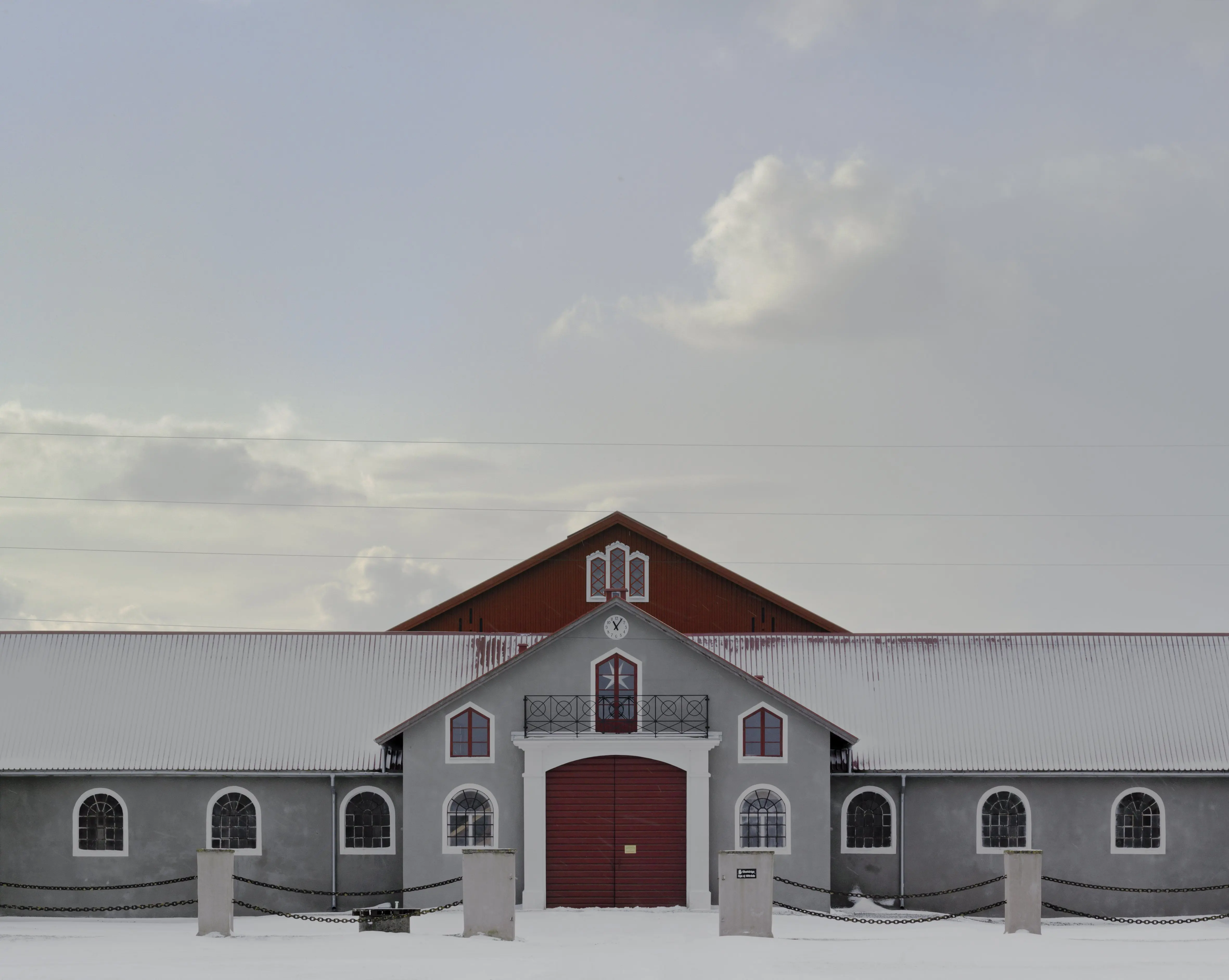 Exteriörbild av ligghall för djuren.
