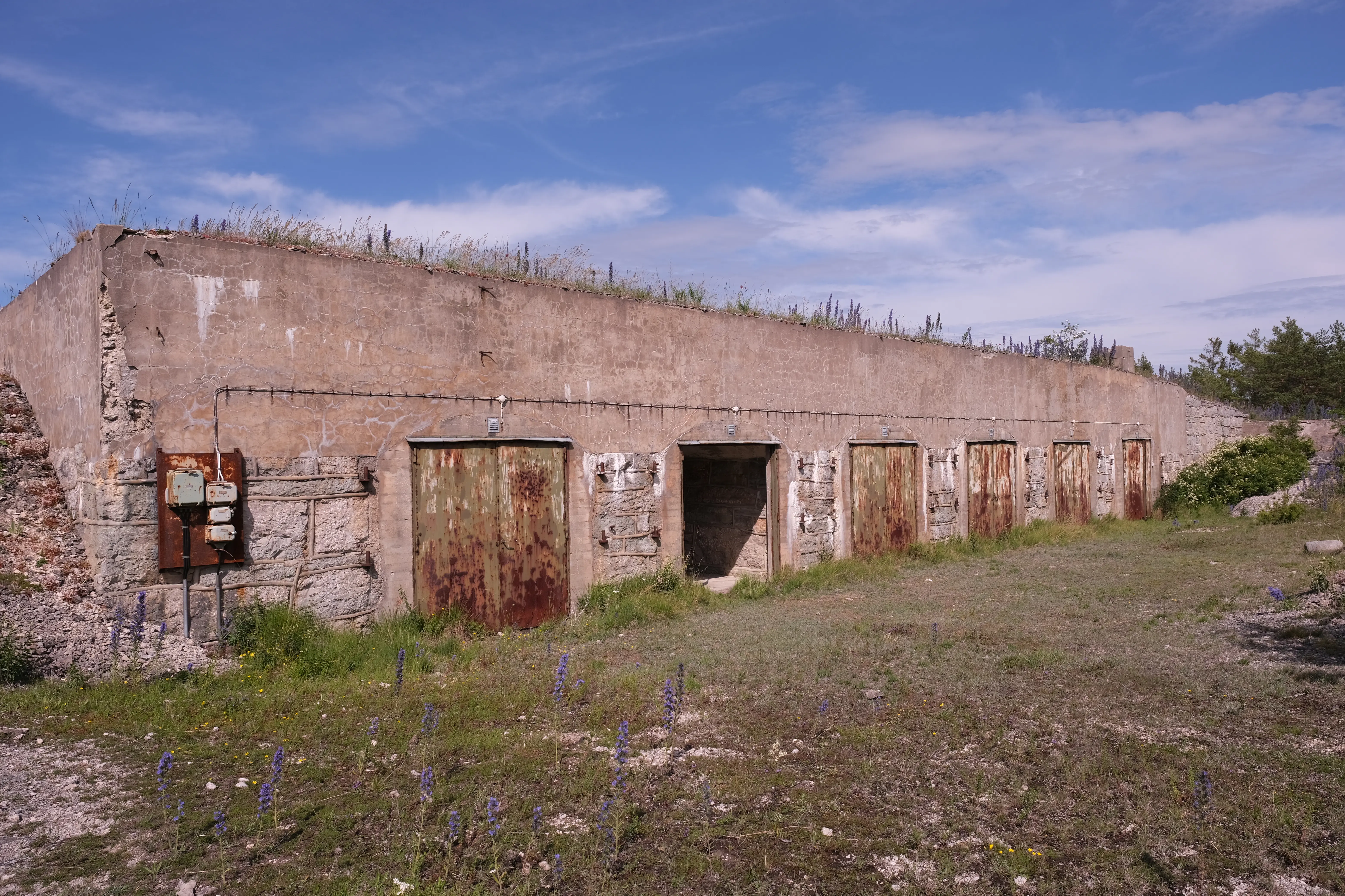 Förfallen del av Fårösunds fästning.