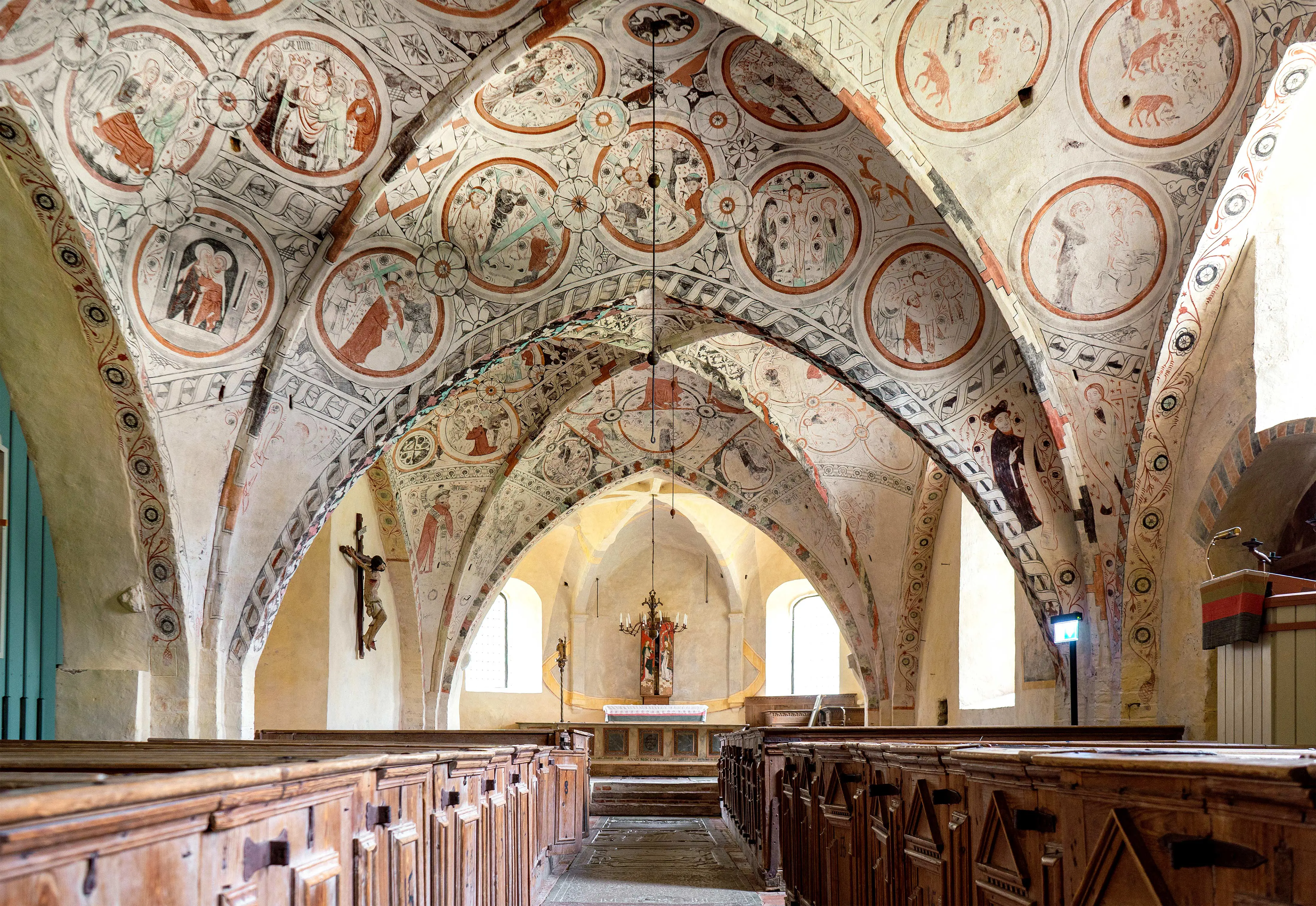Takmålningar i original från medeltiden i Risinge Gamla Kyrka