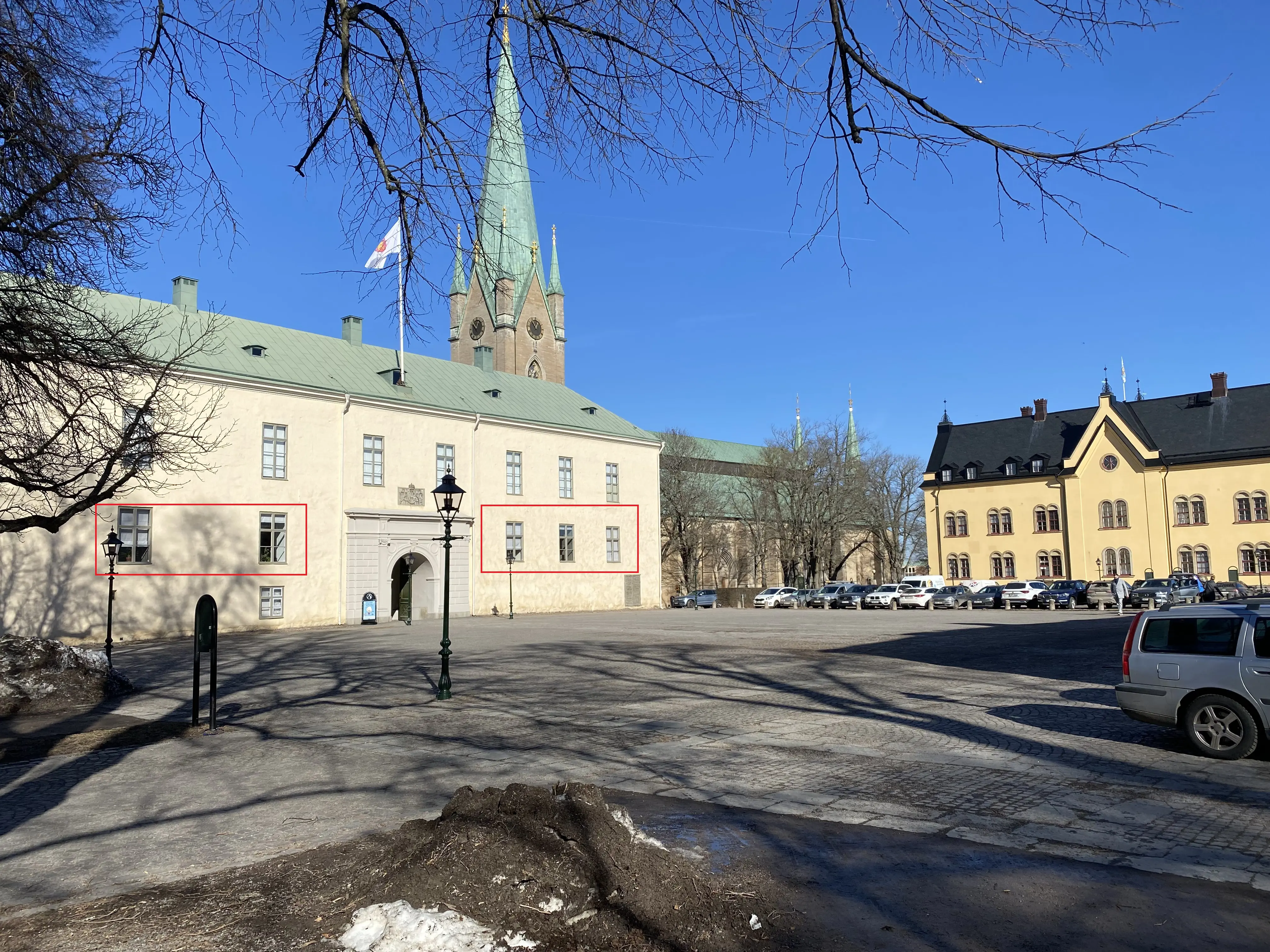Vy från yttre borggården.