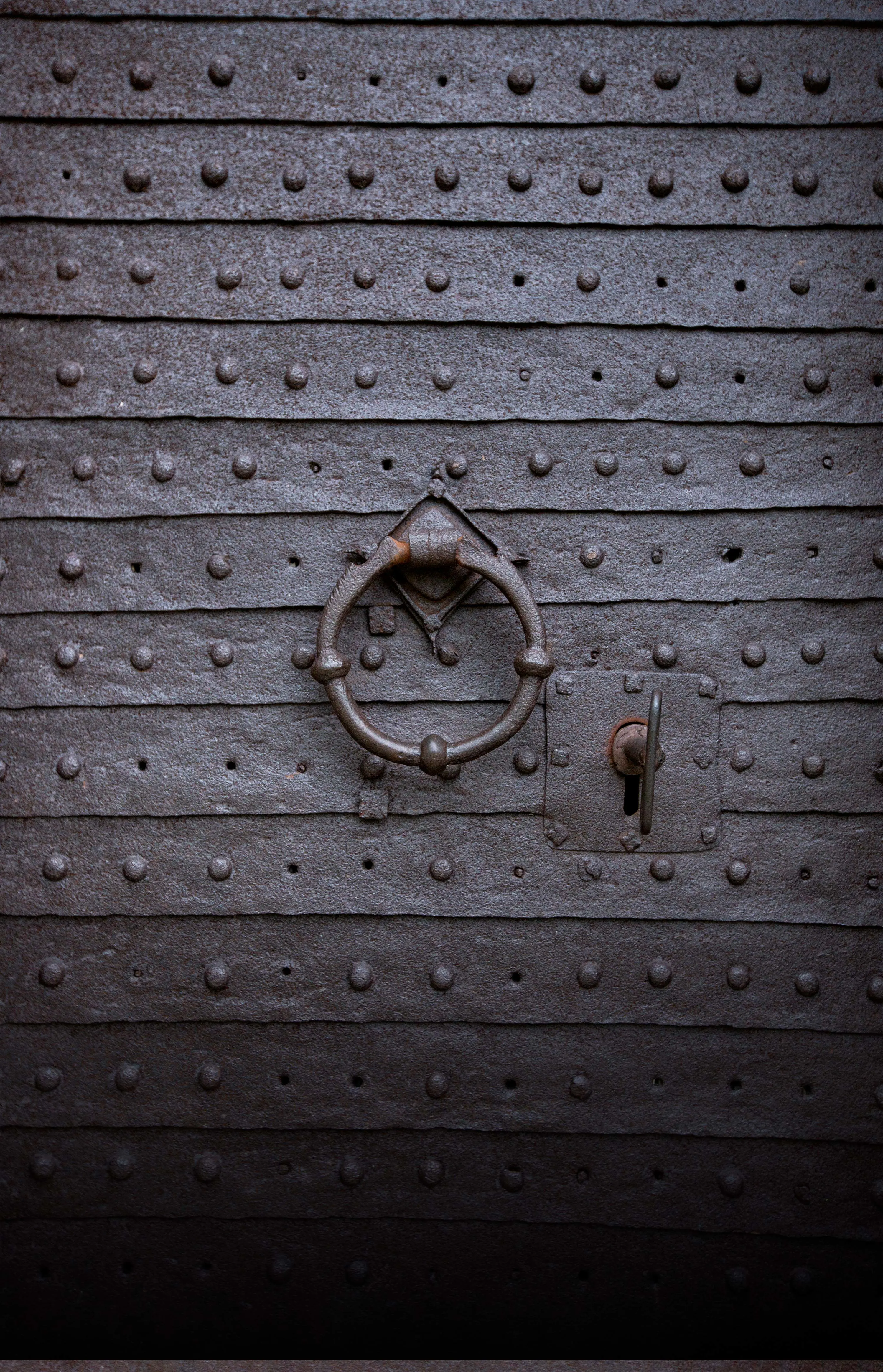 Dörren till Suntaks gamla kyrka