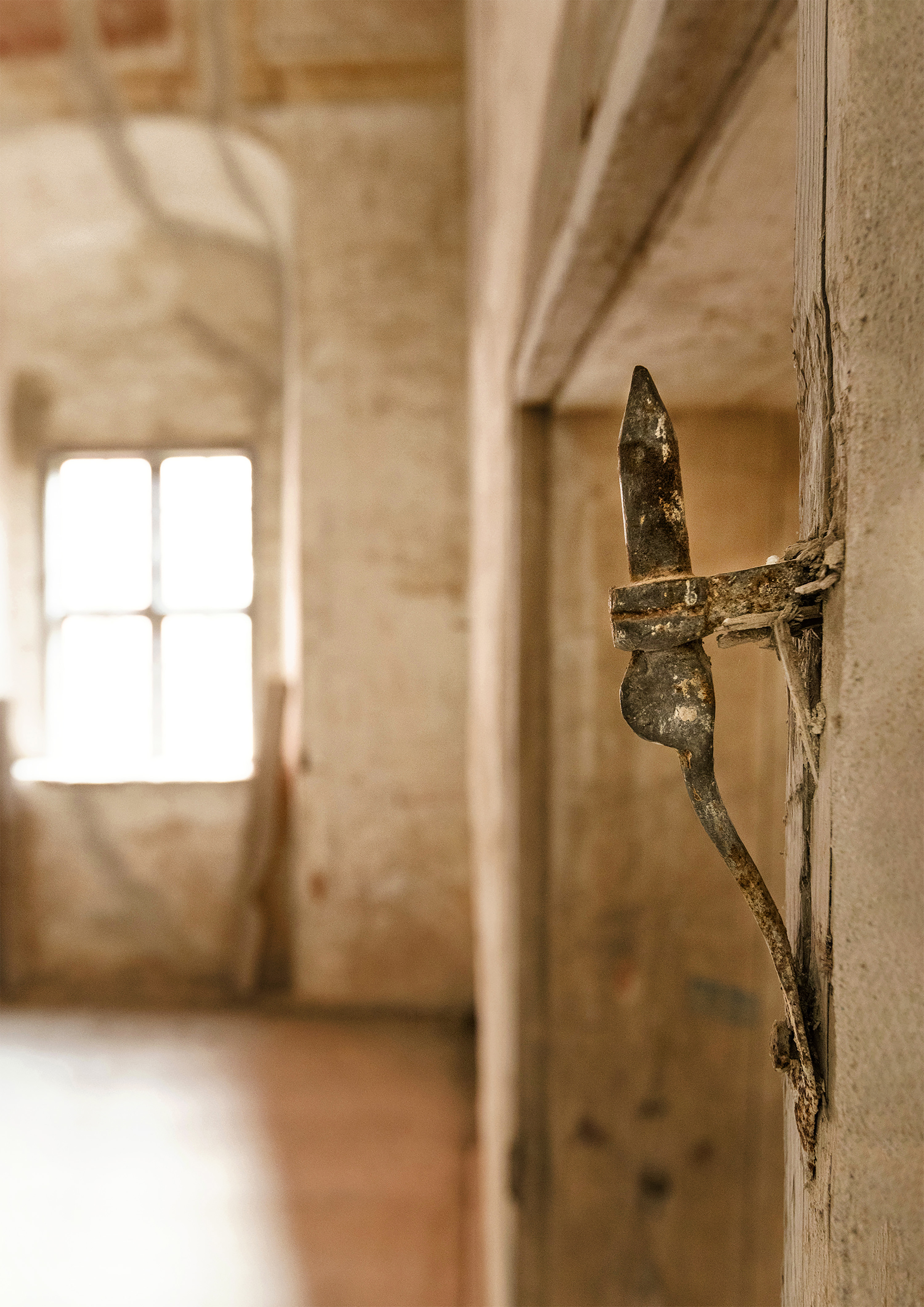 Smidd stubbhake på Tynnelsö slott. Den tidens dörrgångjärn.