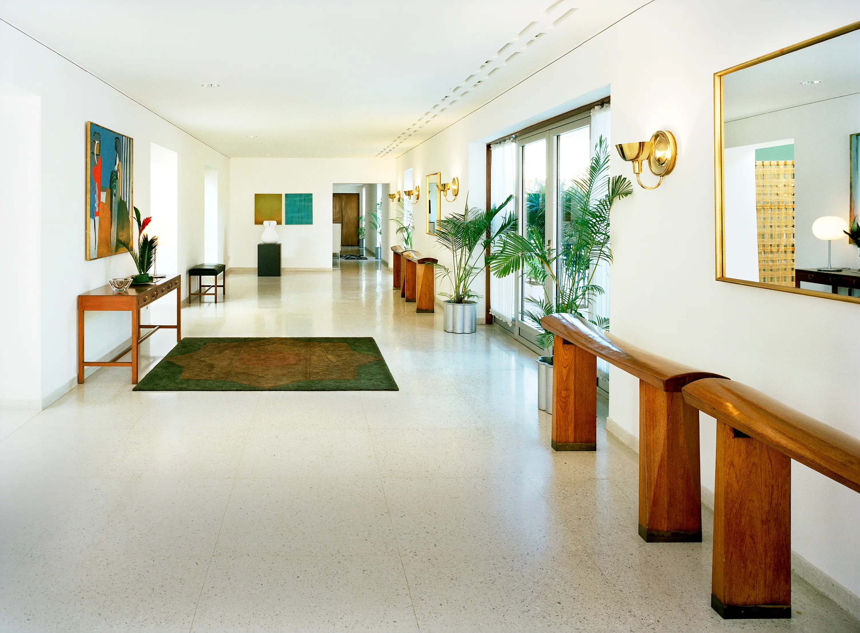 Hallen i den svenska ambassadens representationsdel i New Delhi