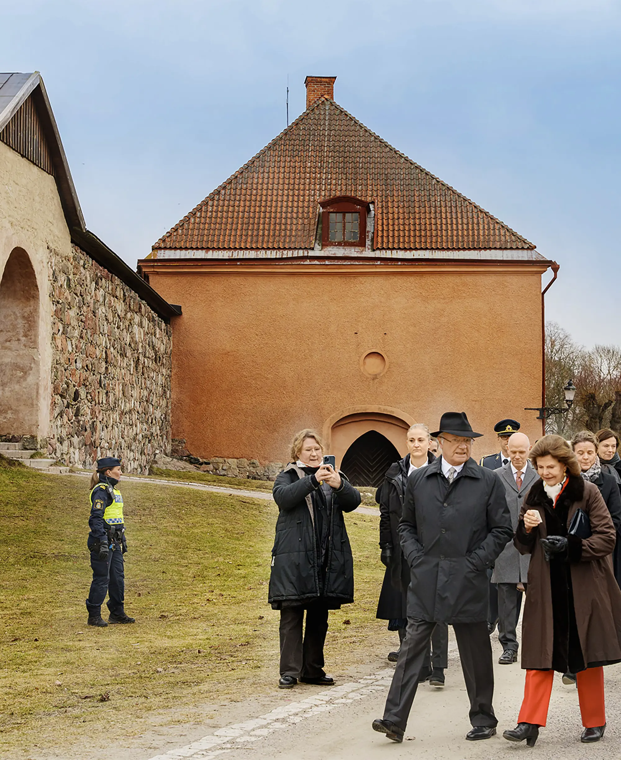 Kungaparet på eriksgata vid Nyköpings slott.