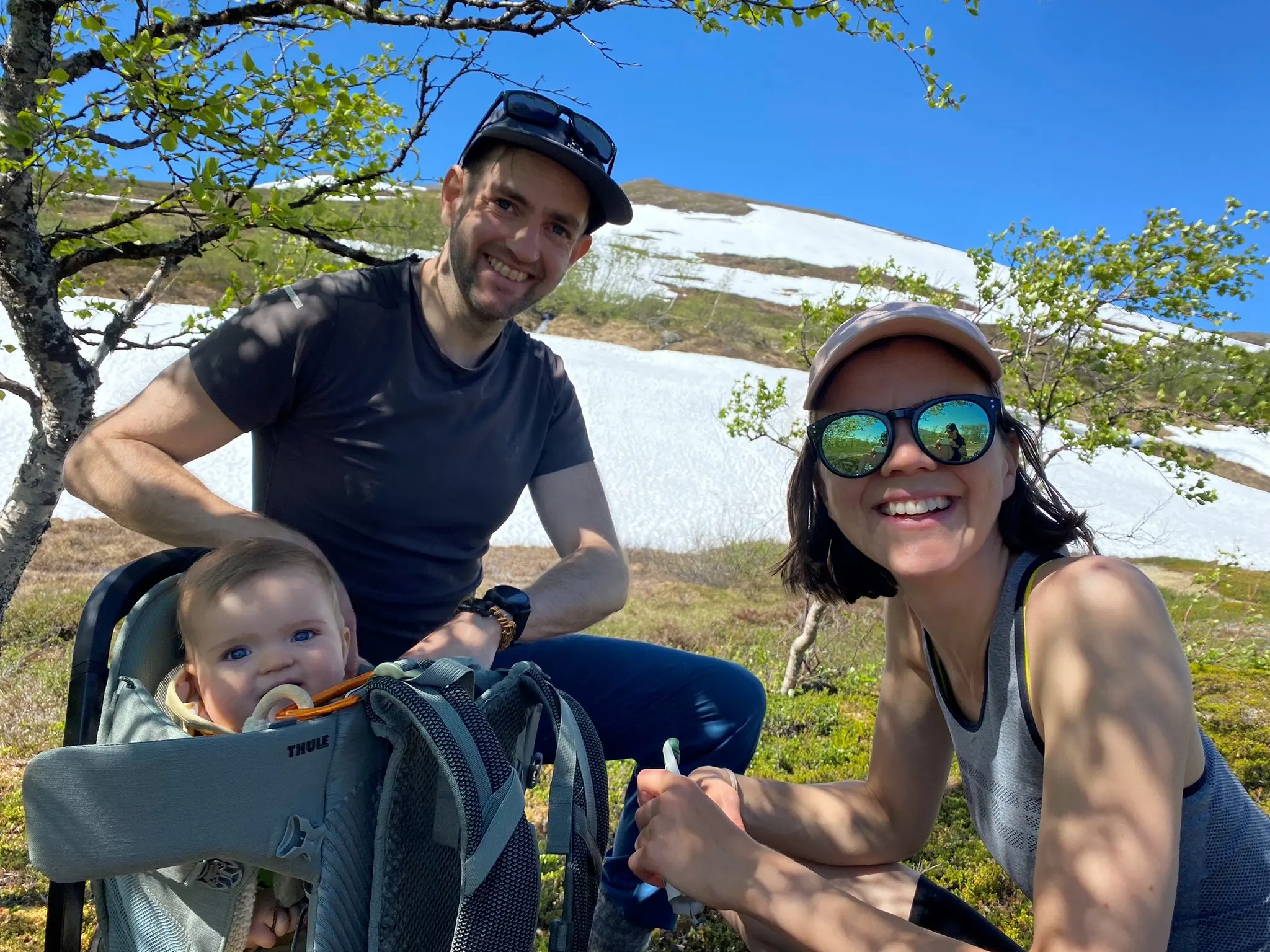 Erik, Anna och lilla Bodil på fjällvandring vid Storulvån