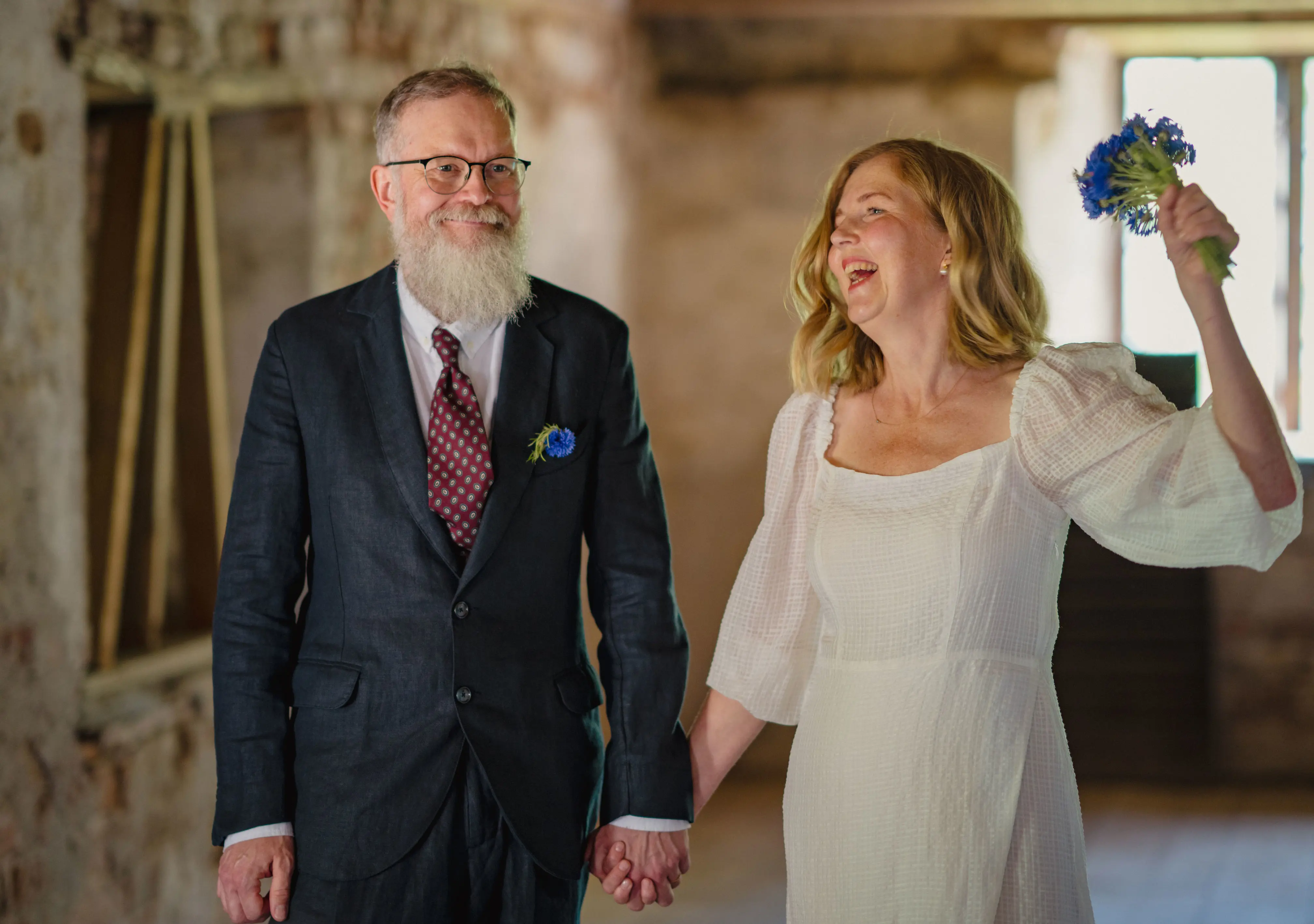 Nygift par i gammal borg.