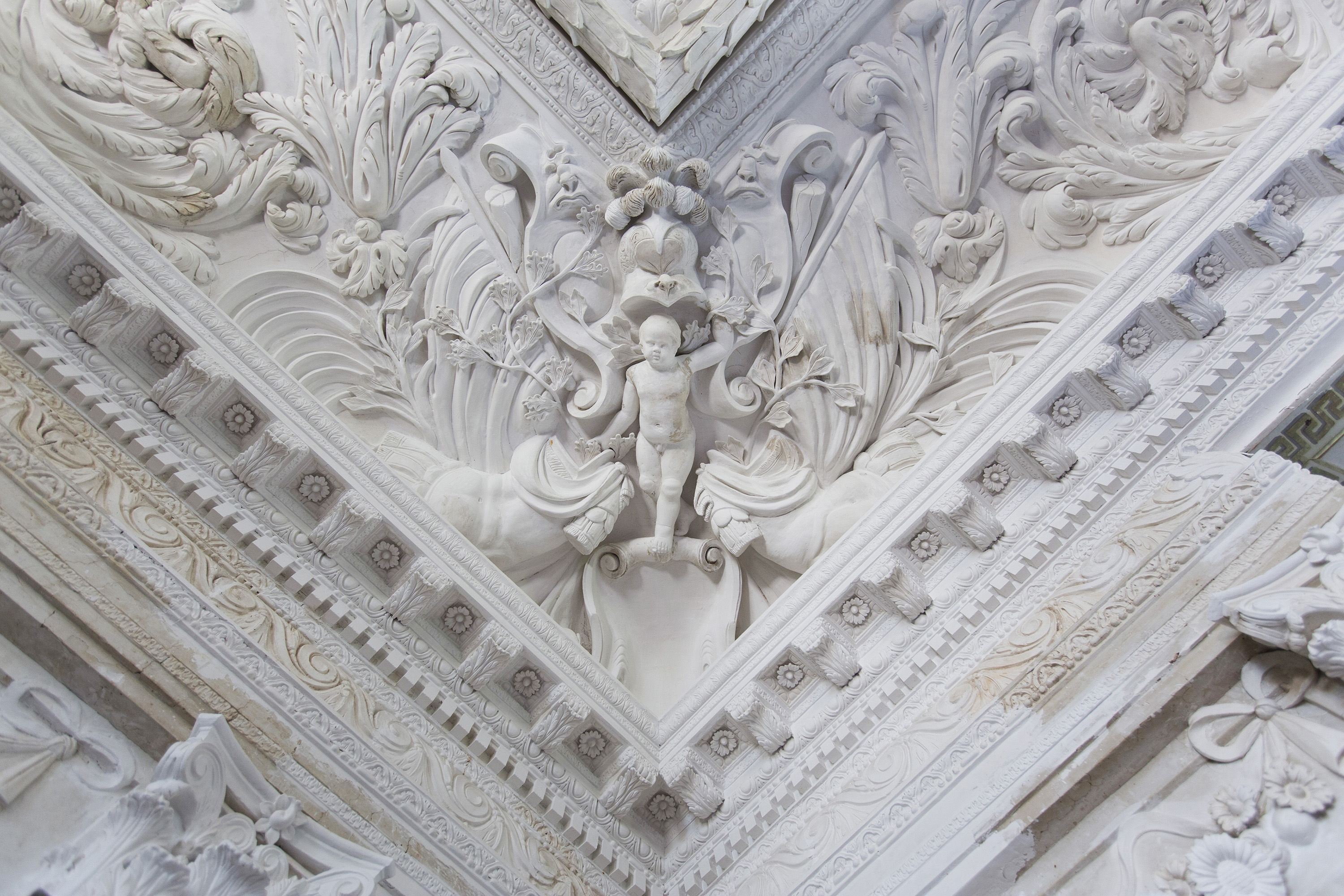 Interiör, Mälsåkers slott. Detalj av prålig stuckatur i hörnet av ett tak.