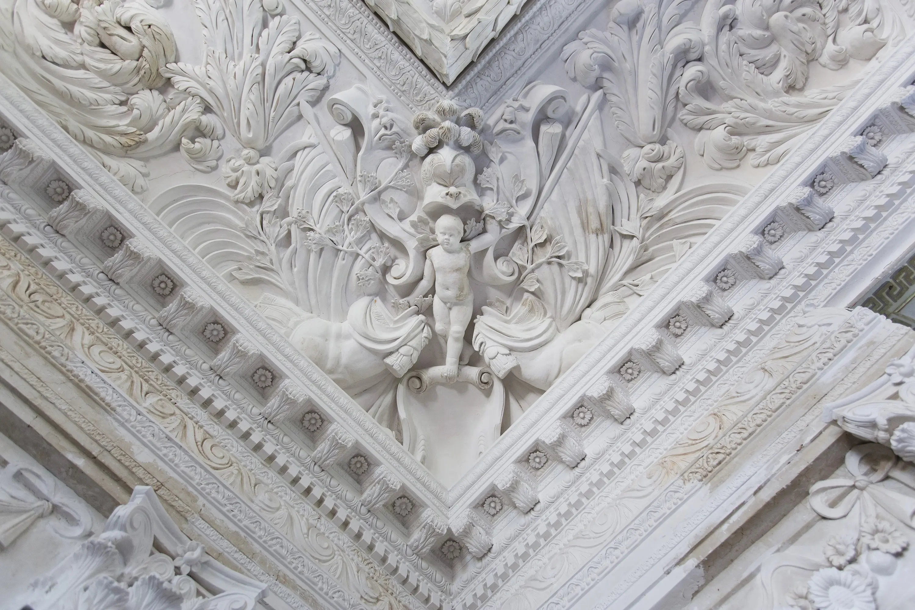 Interiör, Mälsåkers slott. Detalj av prålig stuckatur i hörnet av ett tak.