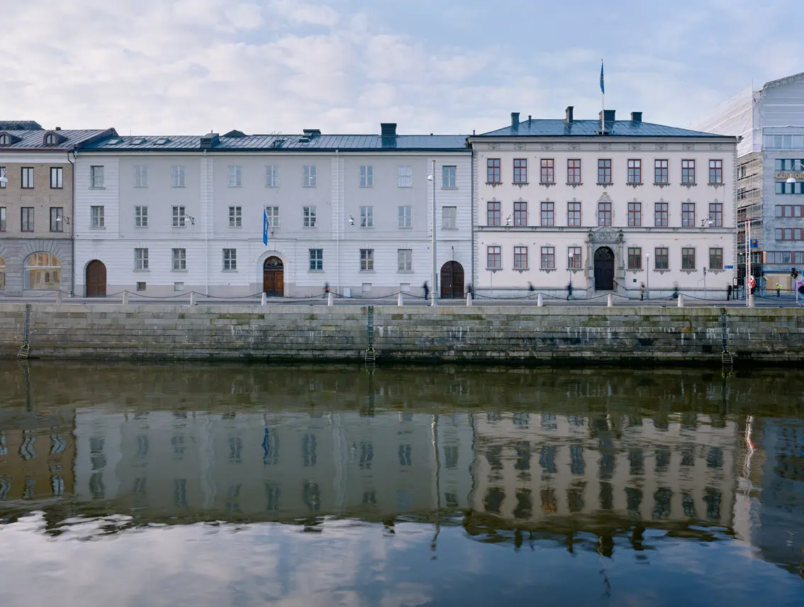 Landstathuset och residenset i Göteborg, sett över Stora hamnkanalen.