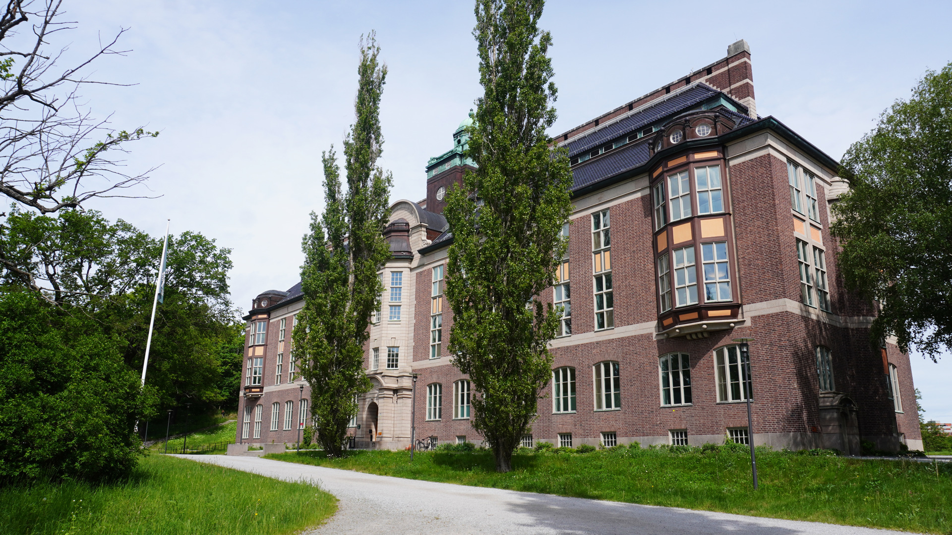 Botaniska museet vid Naturhistoriska. Sommar och grönska.